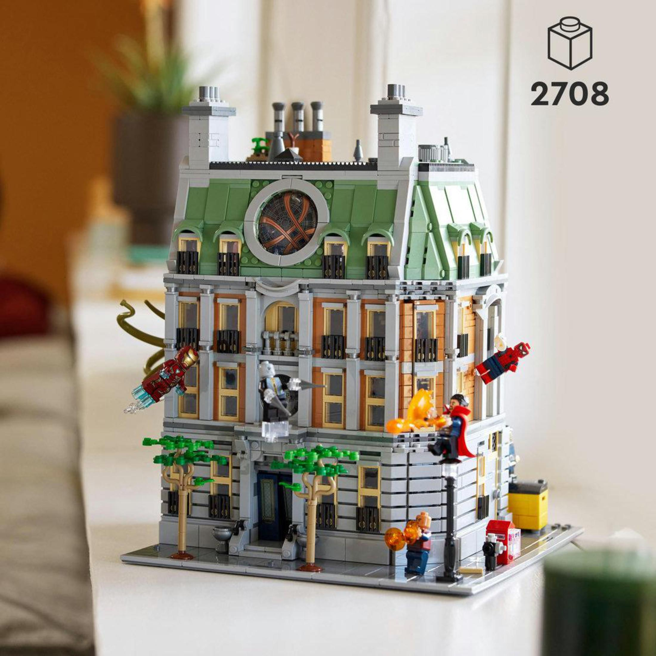 Zestaw Lego Sanctum Sanctorum Doktora Strange'a, z minifigurkami kilku postaci Marvela.