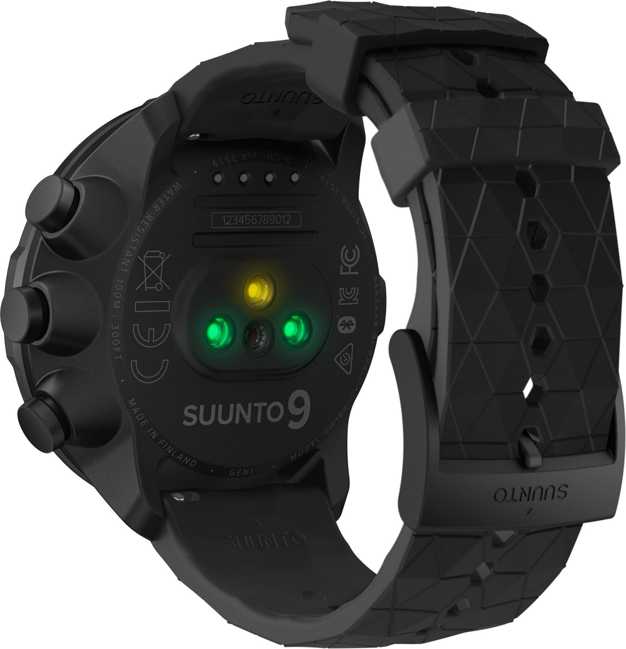 Die Rückseite einer schwarzen Suunto 9 Uhr. Es hat Sensoren und Knöpfe mit einem schwarzen Armband.