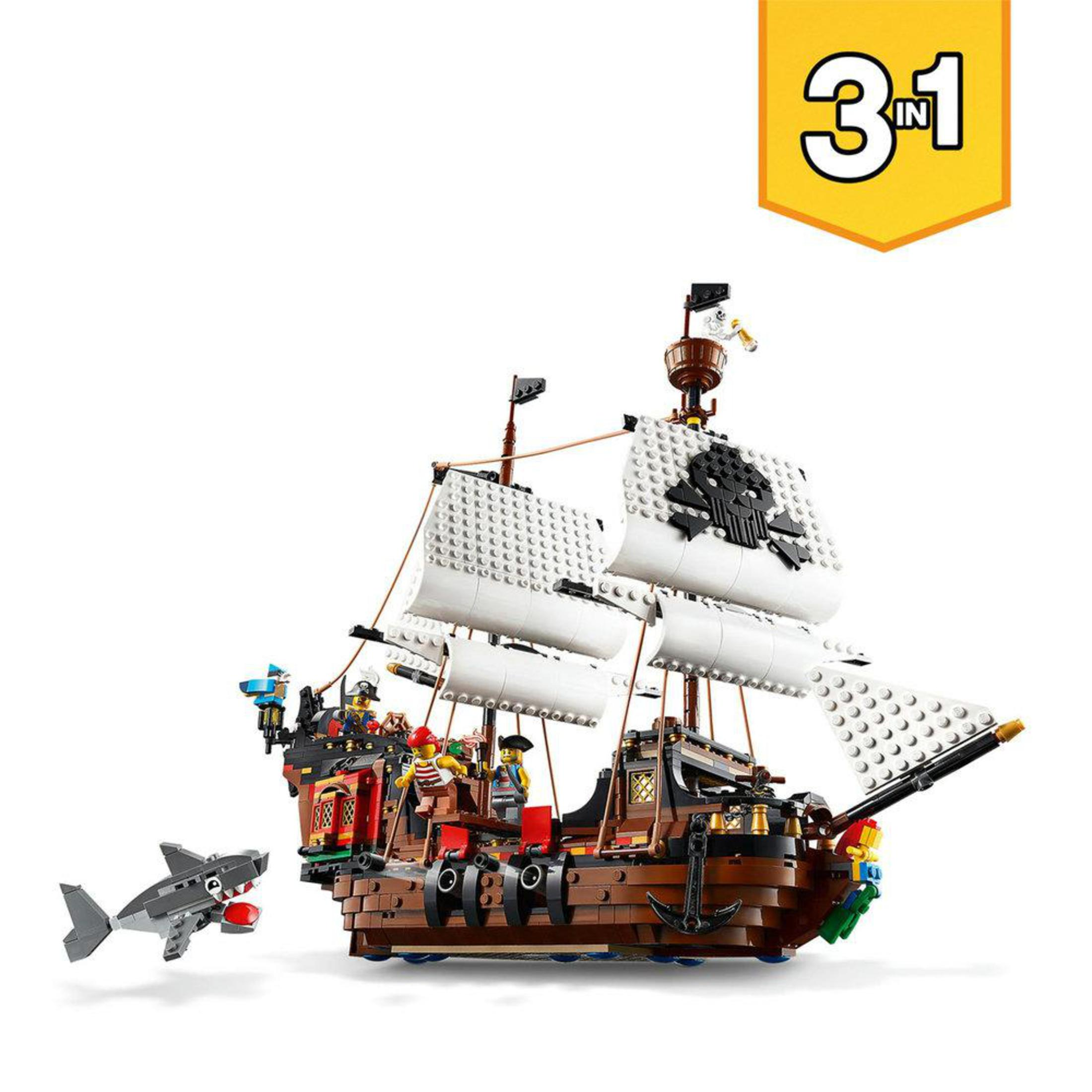 Zestaw Lego pirackiego statku z żaglami, piratami i rekinem. Ma design 3 w 1.
