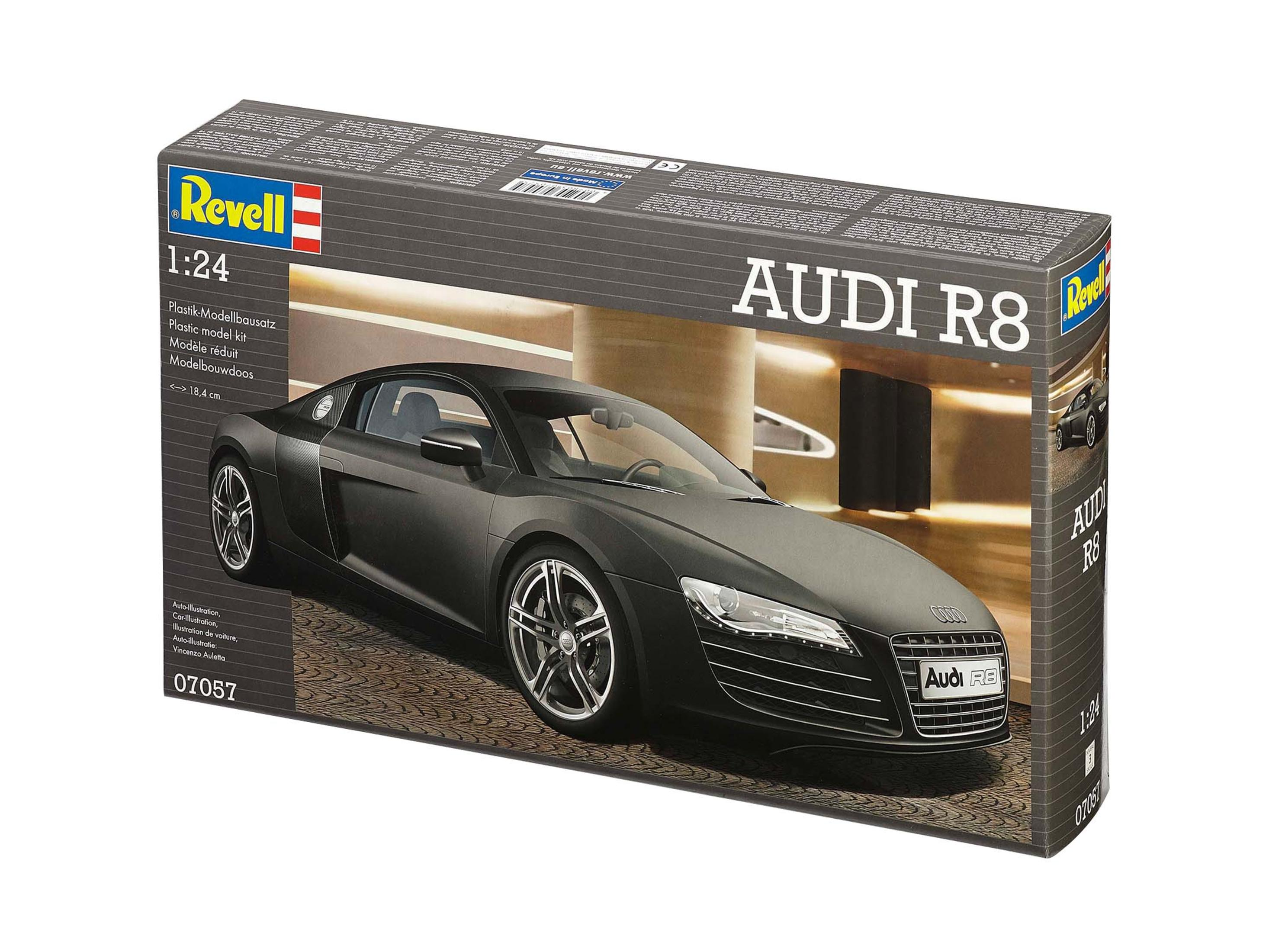 Pudełko z zestawem modelu samochodu Audi R8. Samochód jest czarny, z logo marki i wizerunkiem samochodu na pudełku.
