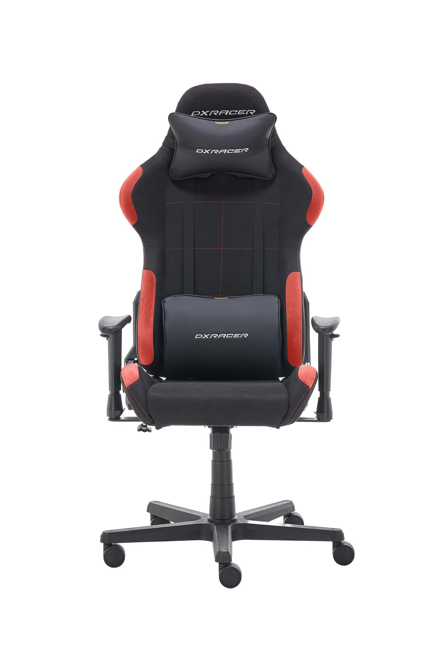 Schwarzer und roter Gaming-Stuhl mit Kopfstütze und Lendenwirbelstütze, auf weißem Hintergrund.