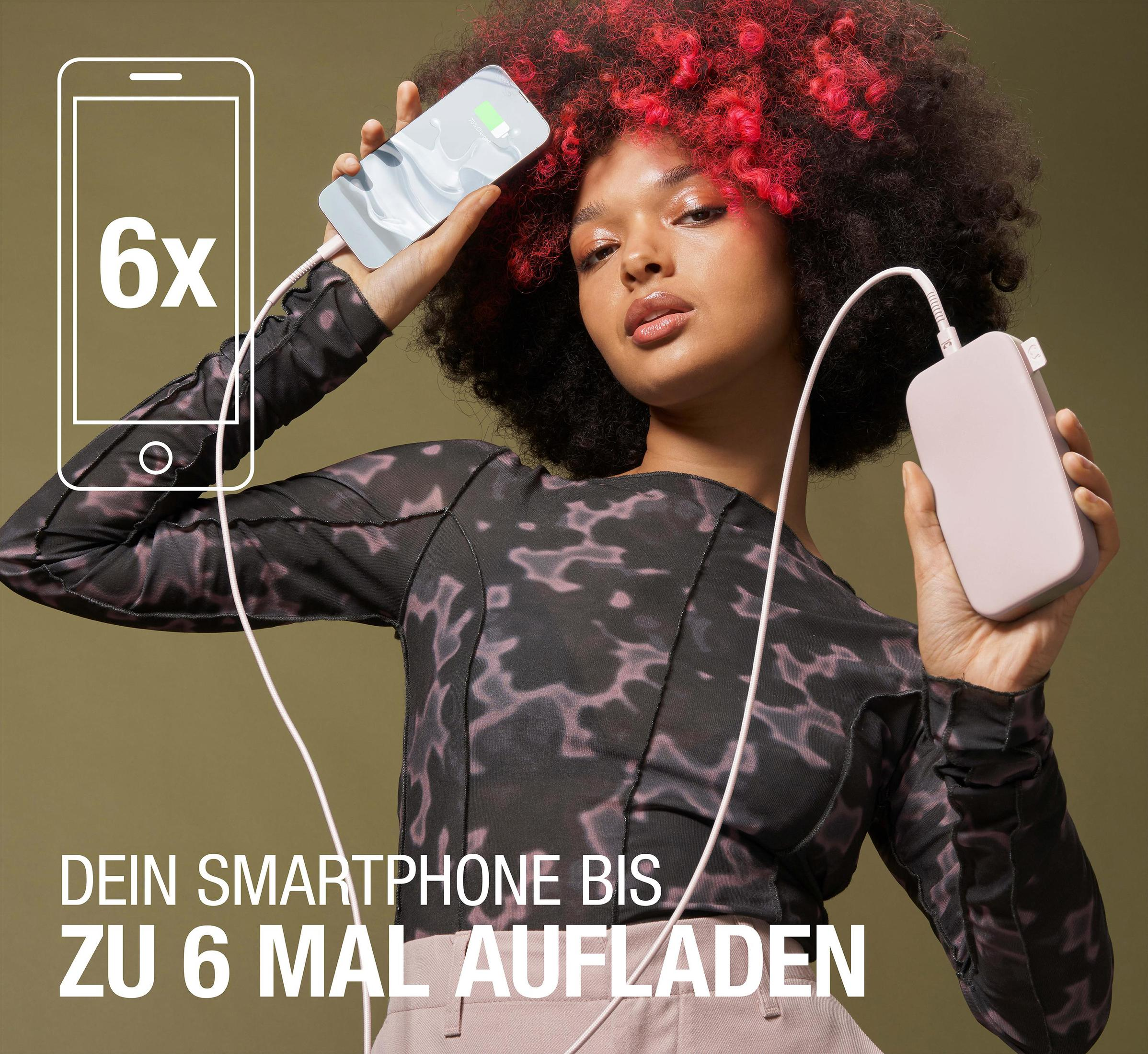 Kobieta trzyma telefon i power bank, z tekstem wskazującym, że może ładować 6 razy.