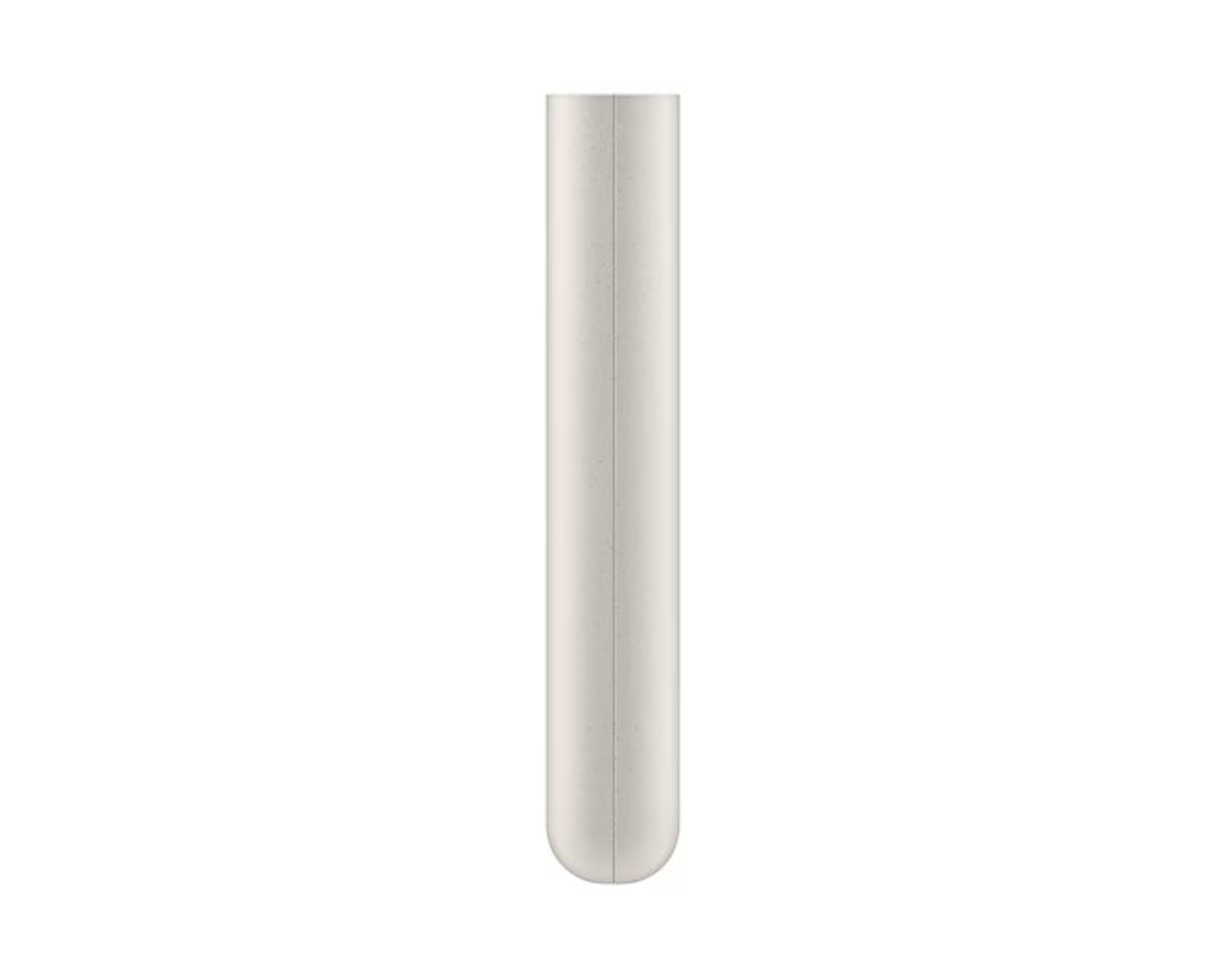 Un oggetto cilindrico alto, beige chiaro, è in piedi contro uno sfondo bianco.