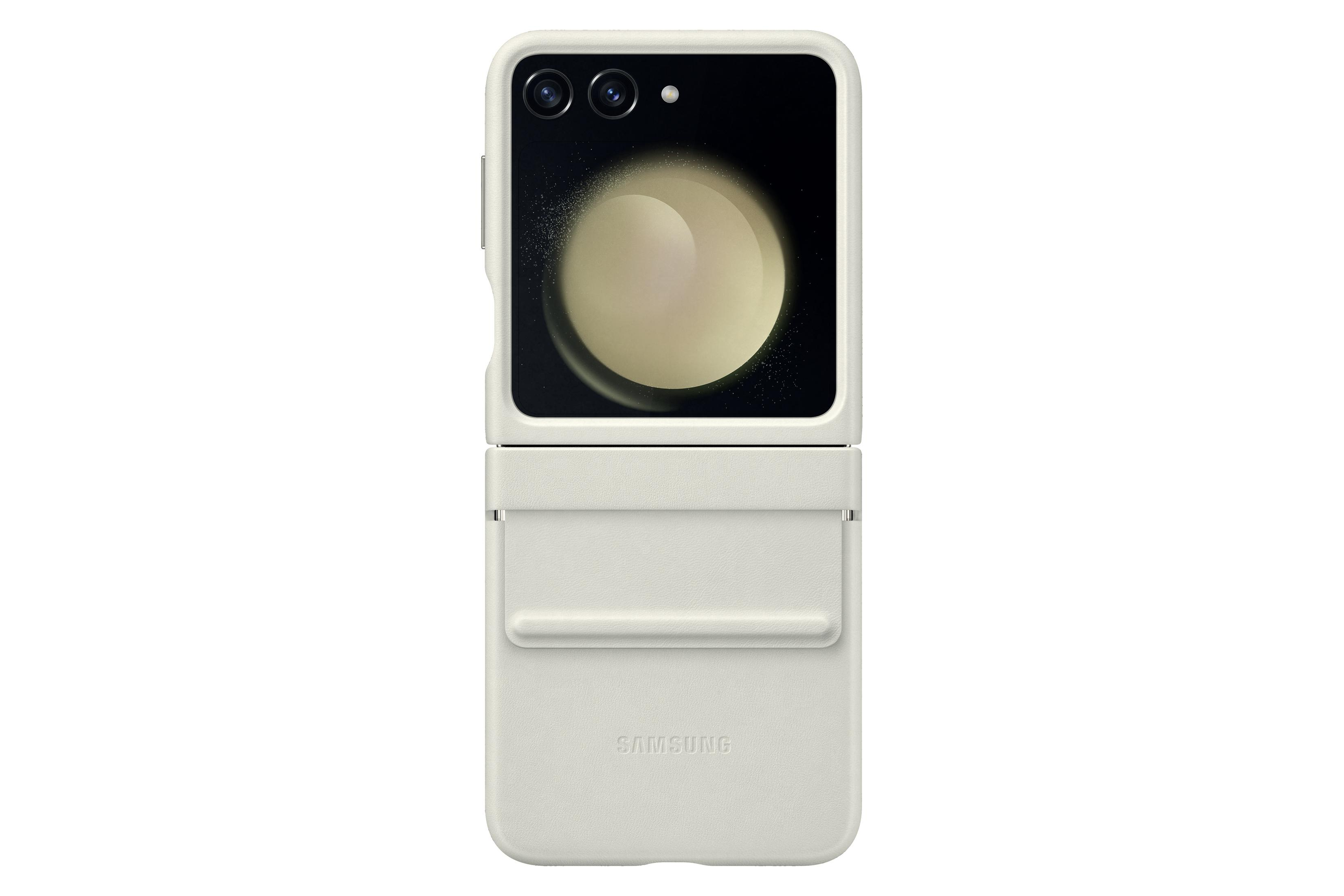 Téléphone blanc pliable avec étui, caméra arrière et écran. L'étui est ouvert.
