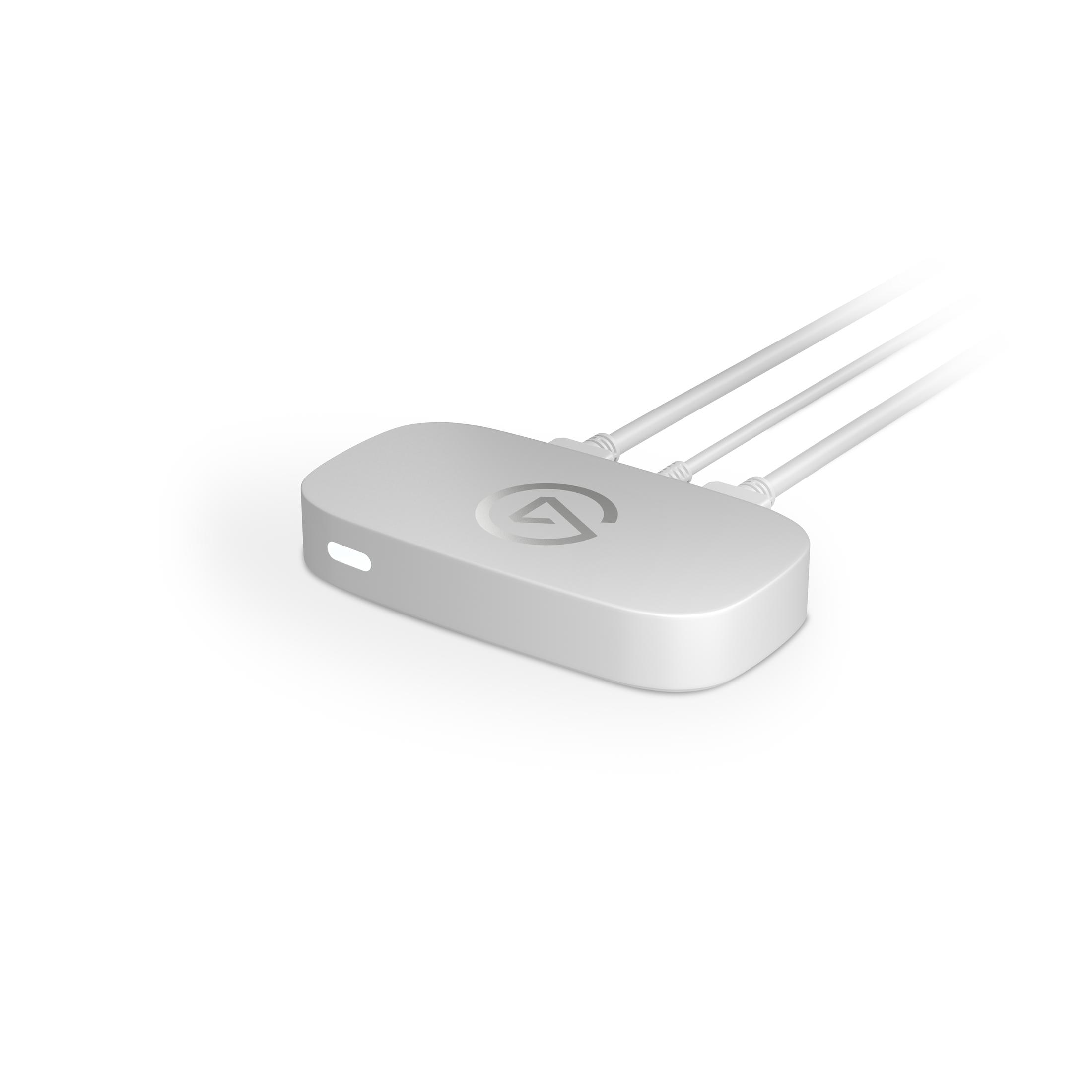 Dispositivo blanco con 3 cables. El dispositivo tiene un logotipo. Está sobre una superficie blanca. Cables adjuntos.