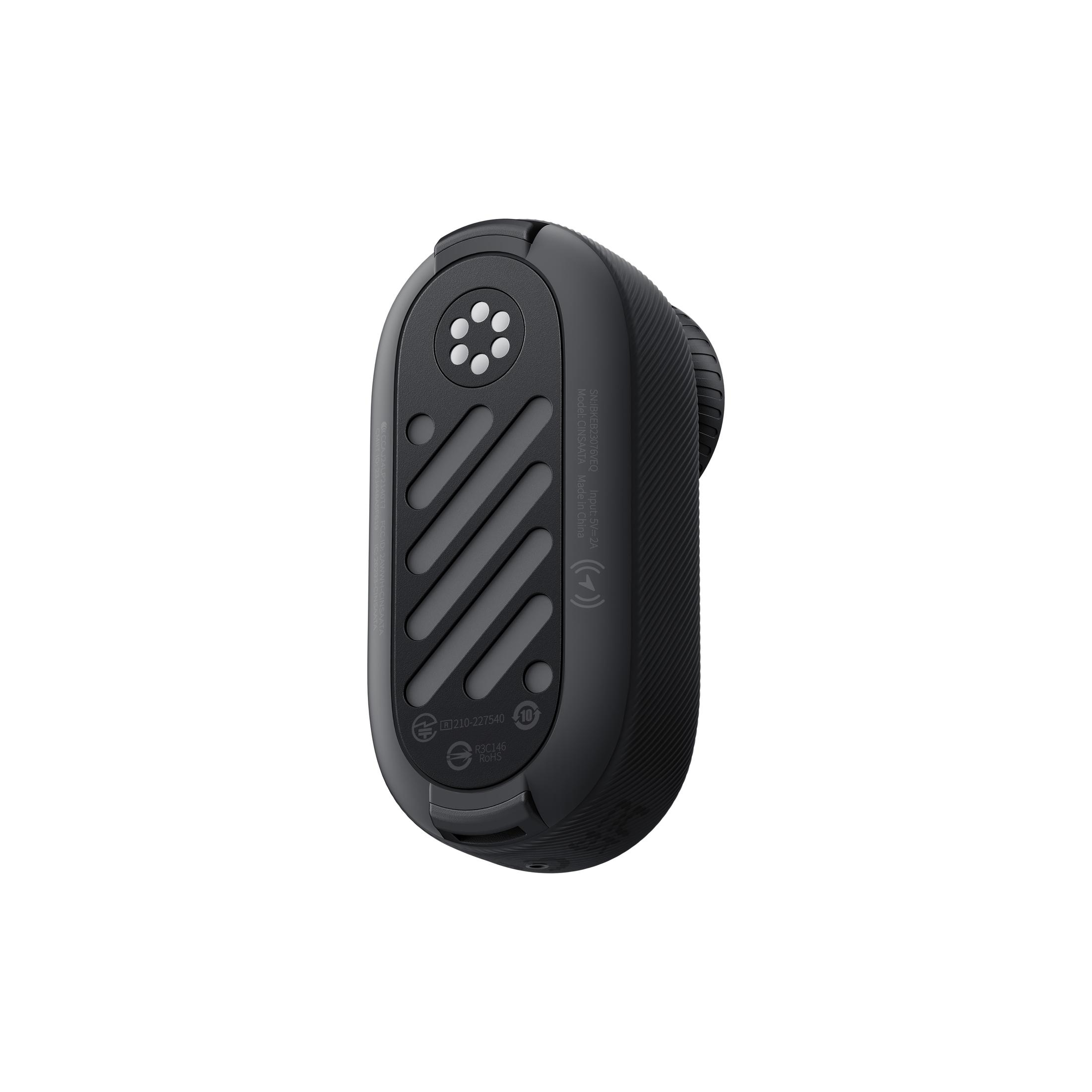 Czarny dalmierz golfowy, widok od dołu. Posiada przyciski, otwory wentylacyjne i teksturowany uchwyt.