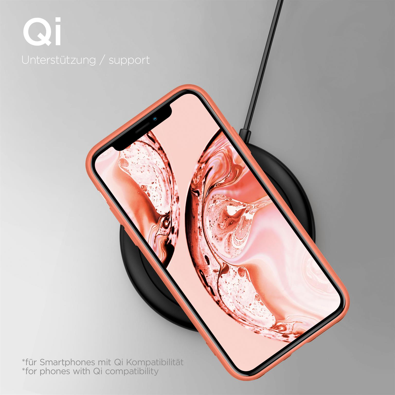 Ein Telefon mit Hülle liegt auf einem kabellosen Ladegerät. Die Hülle ist korallenfarben. Der Text lautet: Qi-Unterstützung.