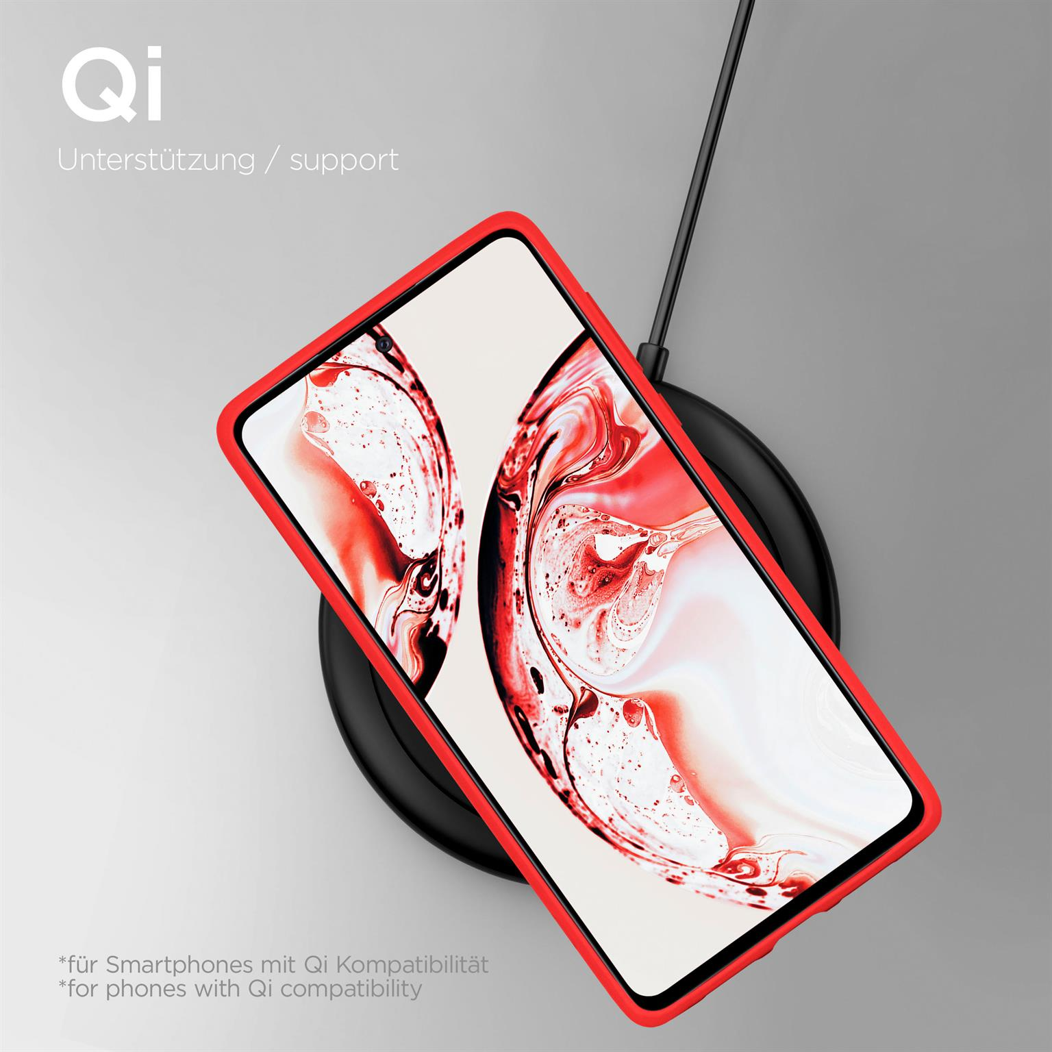 Telefon in roter Hülle auf kabellosem Ladegerät, mit schwarzer Oberfläche.