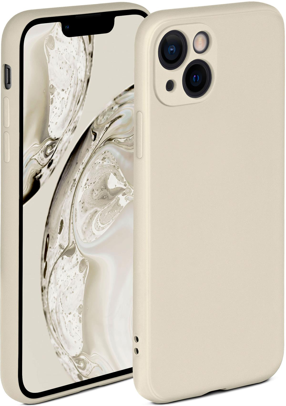 Beige Handyhülle auf einem Telefon. Das Telefon hat eine Dreifach-Kamera.
