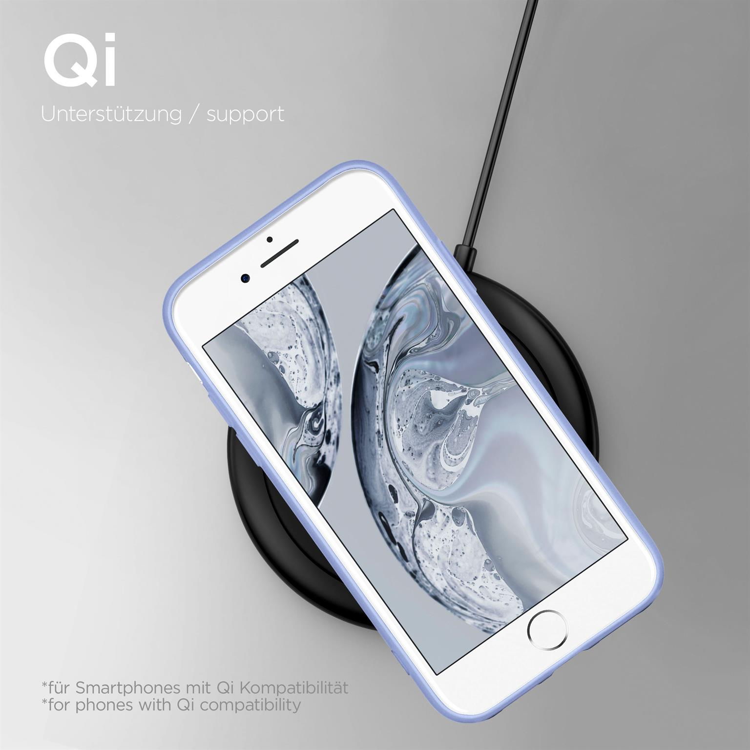 Weißes Telefon in blauer Hülle auf schwarzem kabellosen Ladegerät. Bildschirm zeigt Bild.