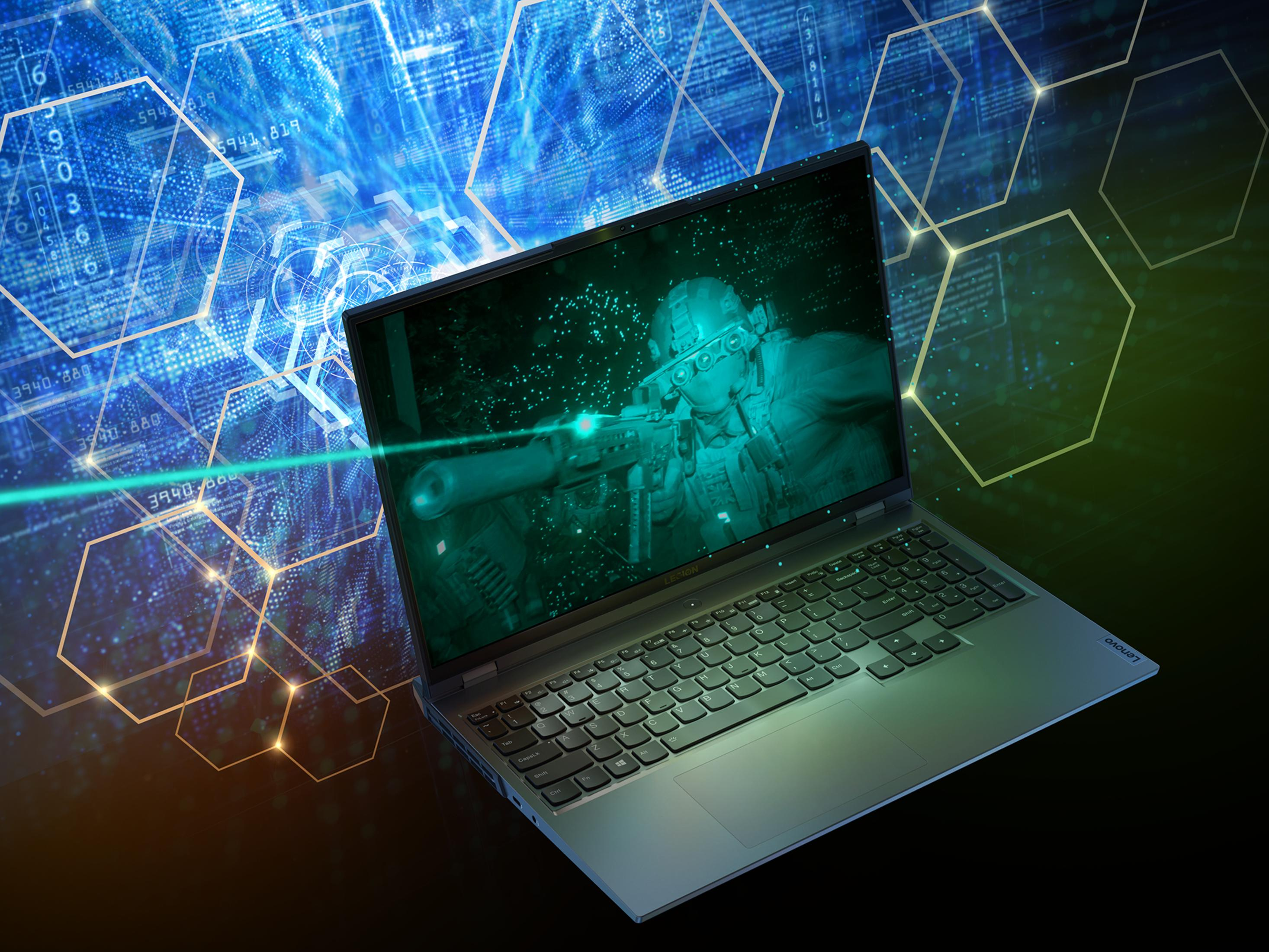 Ein Laptop-Bildschirm zeigt eine Person, die in einem dunklen Raum eine Waffe zielt.