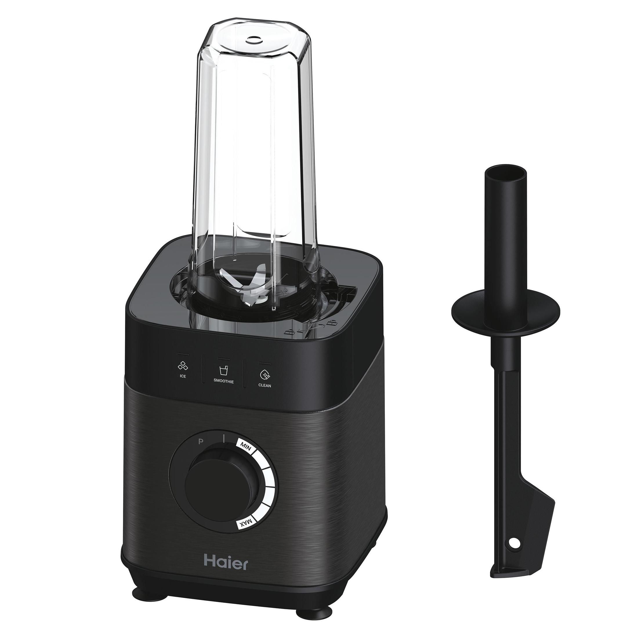 Czarny i metaliczny blender Haier z kubkiem do mieszania i czarnym mieszadłem na białym tle.