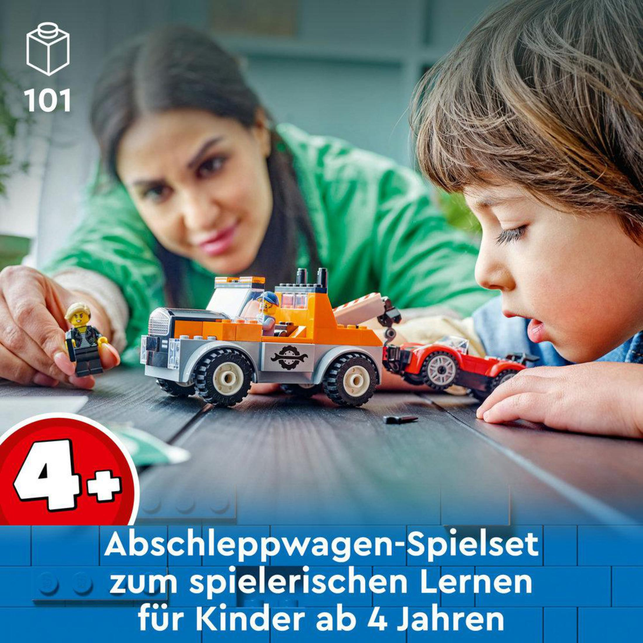 Dziecko i dorosły bawią się zestawem zabawek ciężarówek. Zabawki i tekst widoczne.