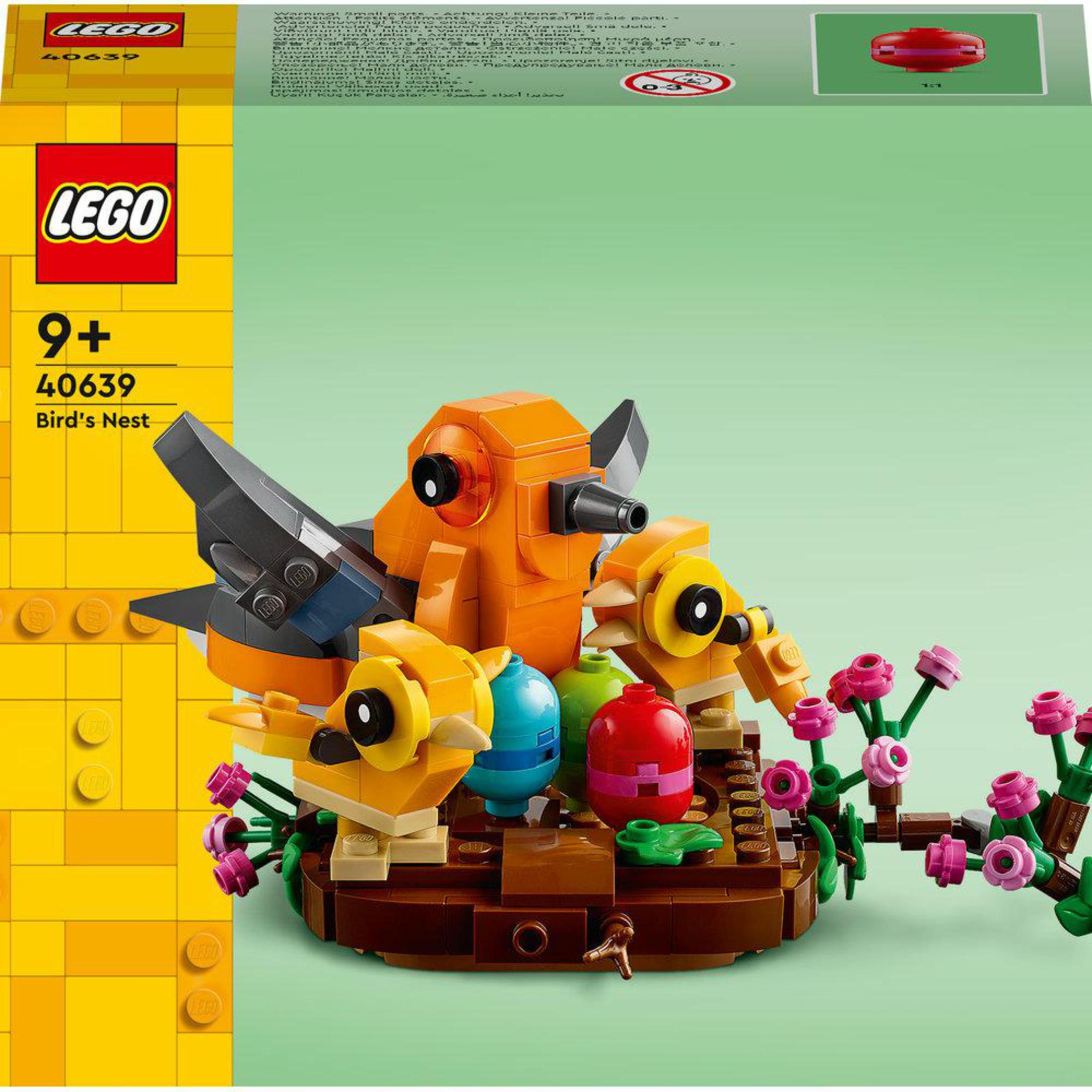 LEGO Vogelnester-Set mit orangefarbenen und gelben Vögeln und Eiern. Eine braune Basis. Rosa Blumen.