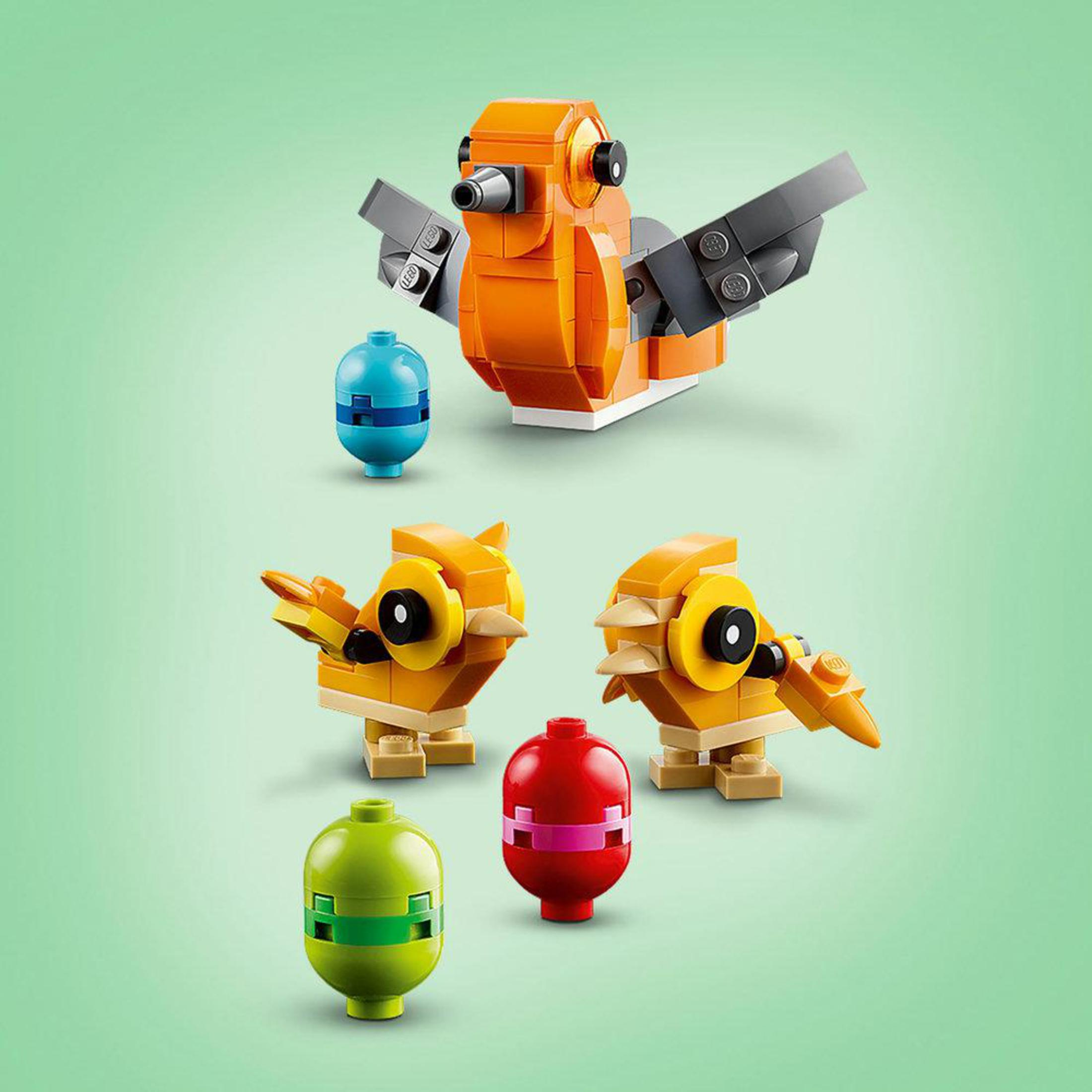 Lego Vogelmodelle: oranger Vogel, drei gelbe Vögel und Eier.