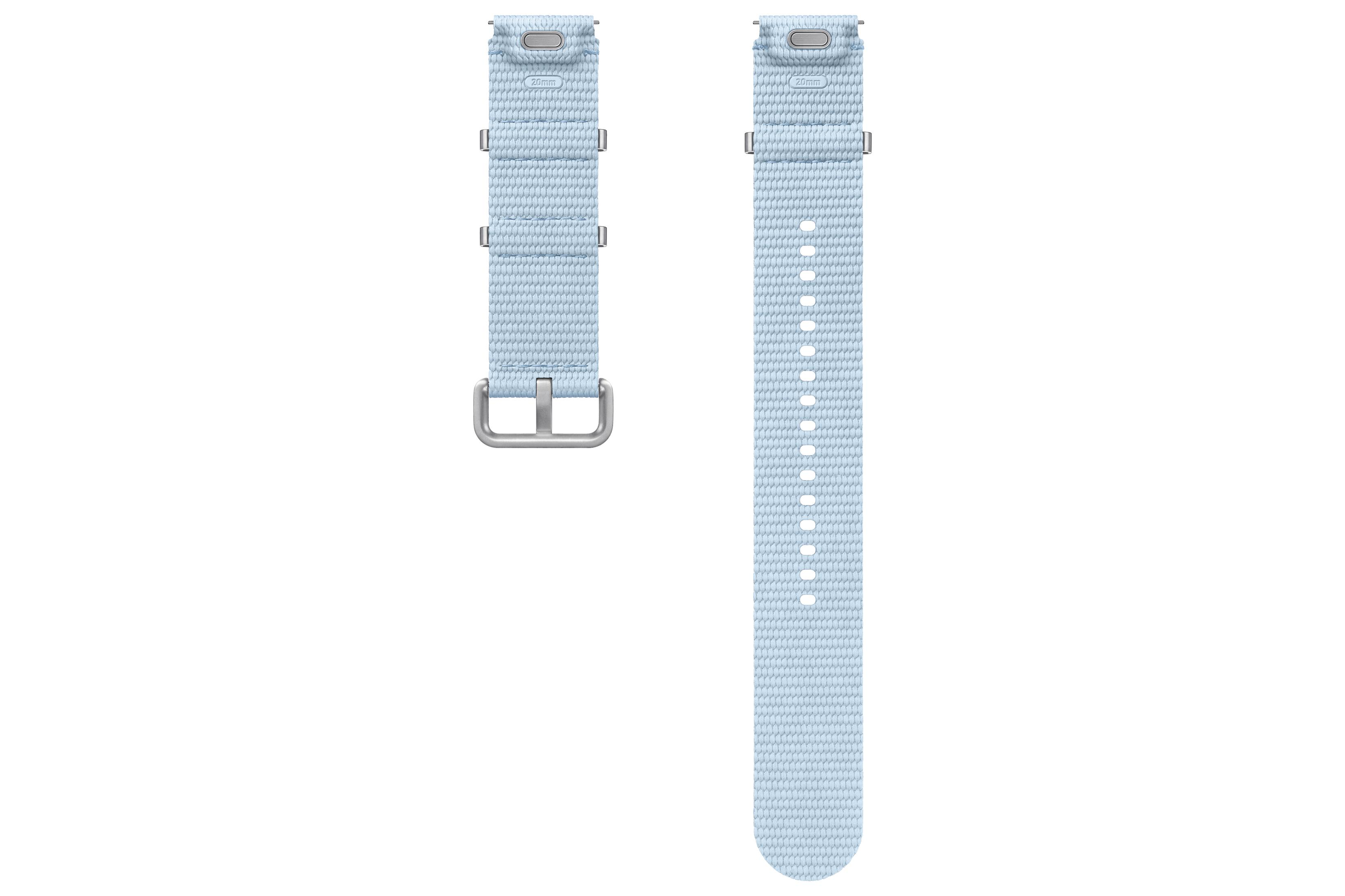 Dos correas de reloj azul claro tumbadas sobre un fondo blanco.