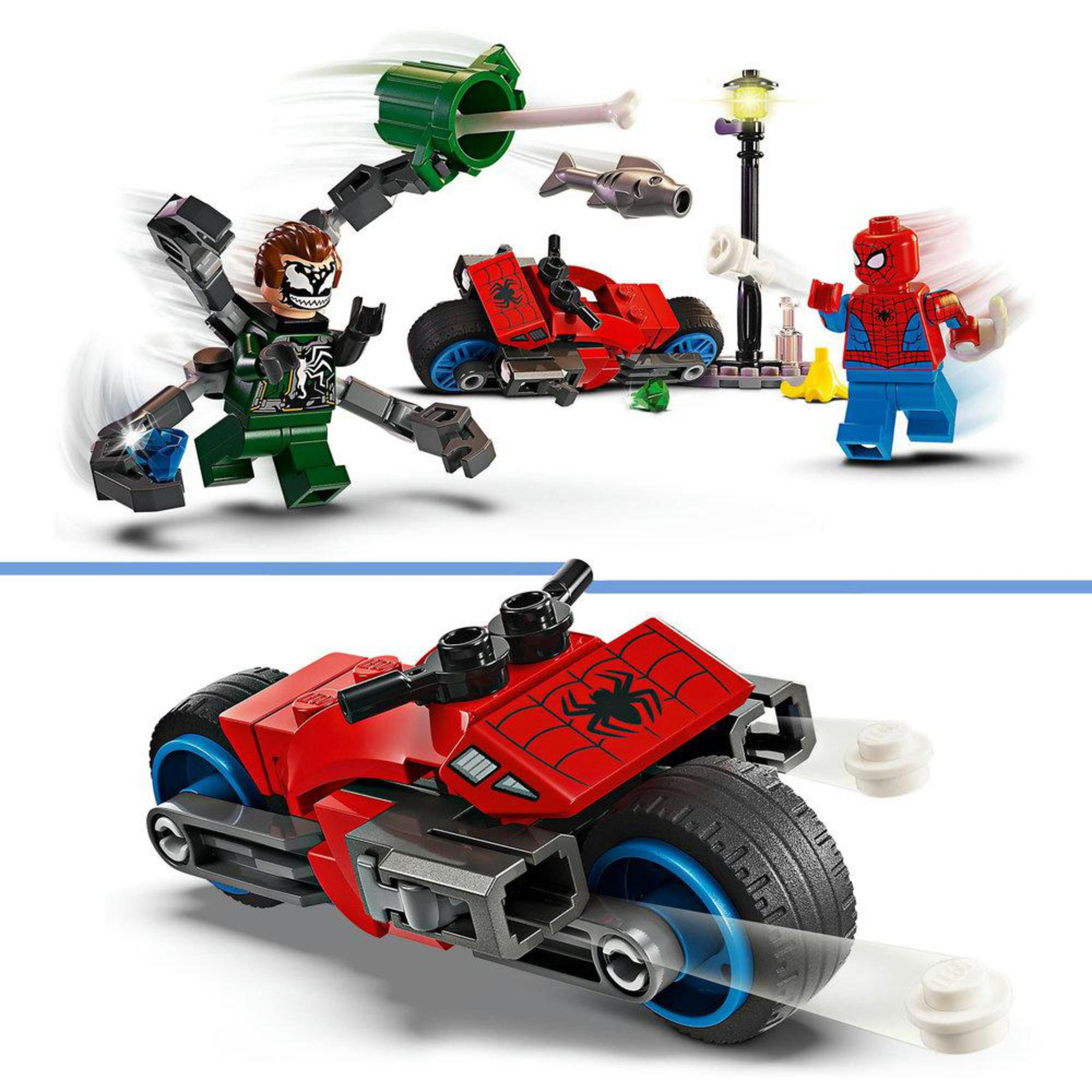 Lego-Set mit Spider-Man und Doctor Octopus, die mit Motorrädern und einer Straßenlaterne kämpfen.