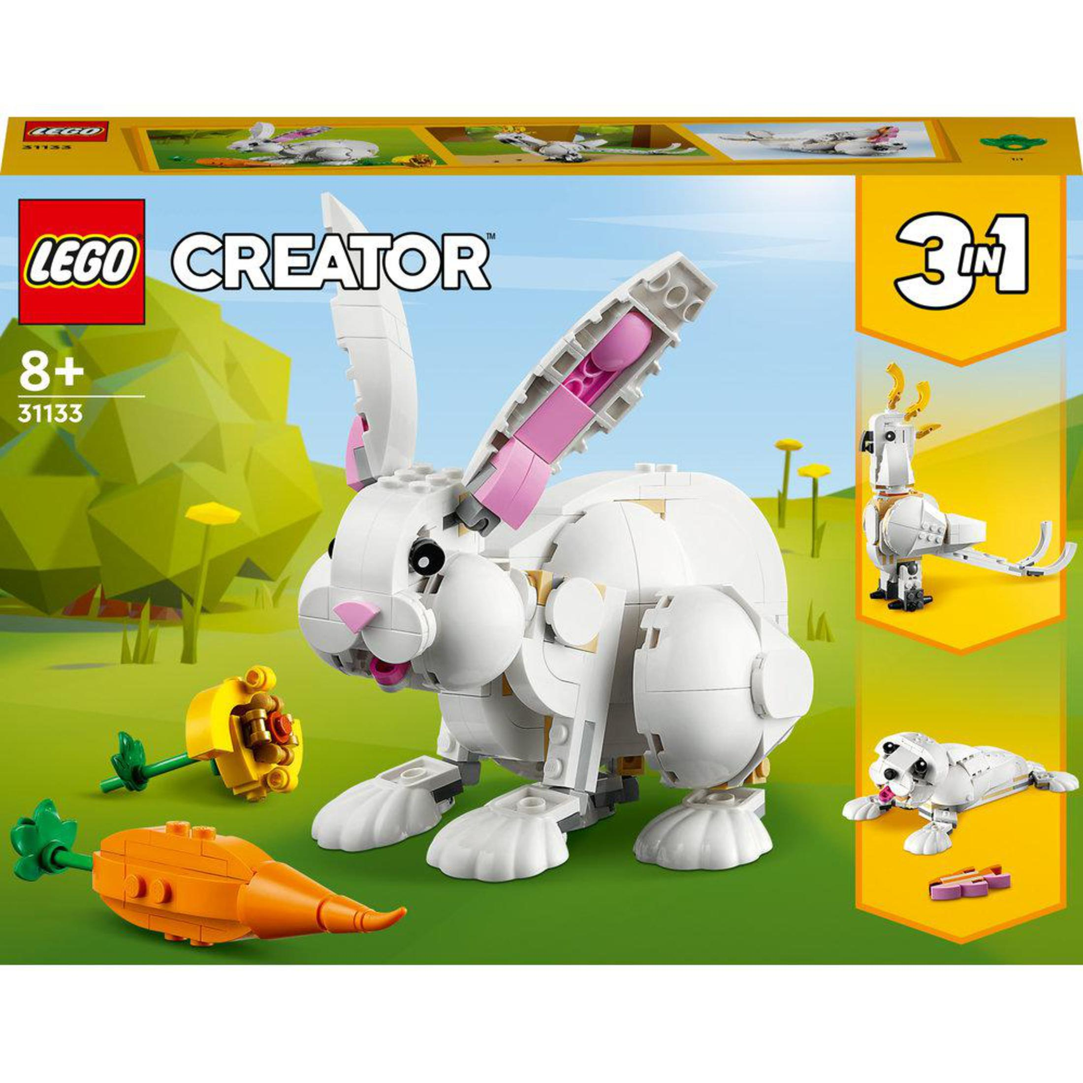 Ein weißes LEGO-Kaninchen mit Karotte. Die Box zeigt 3-in-1-Modelle: Kaninchen, Ziege und Hund. Grüner Hintergrund.