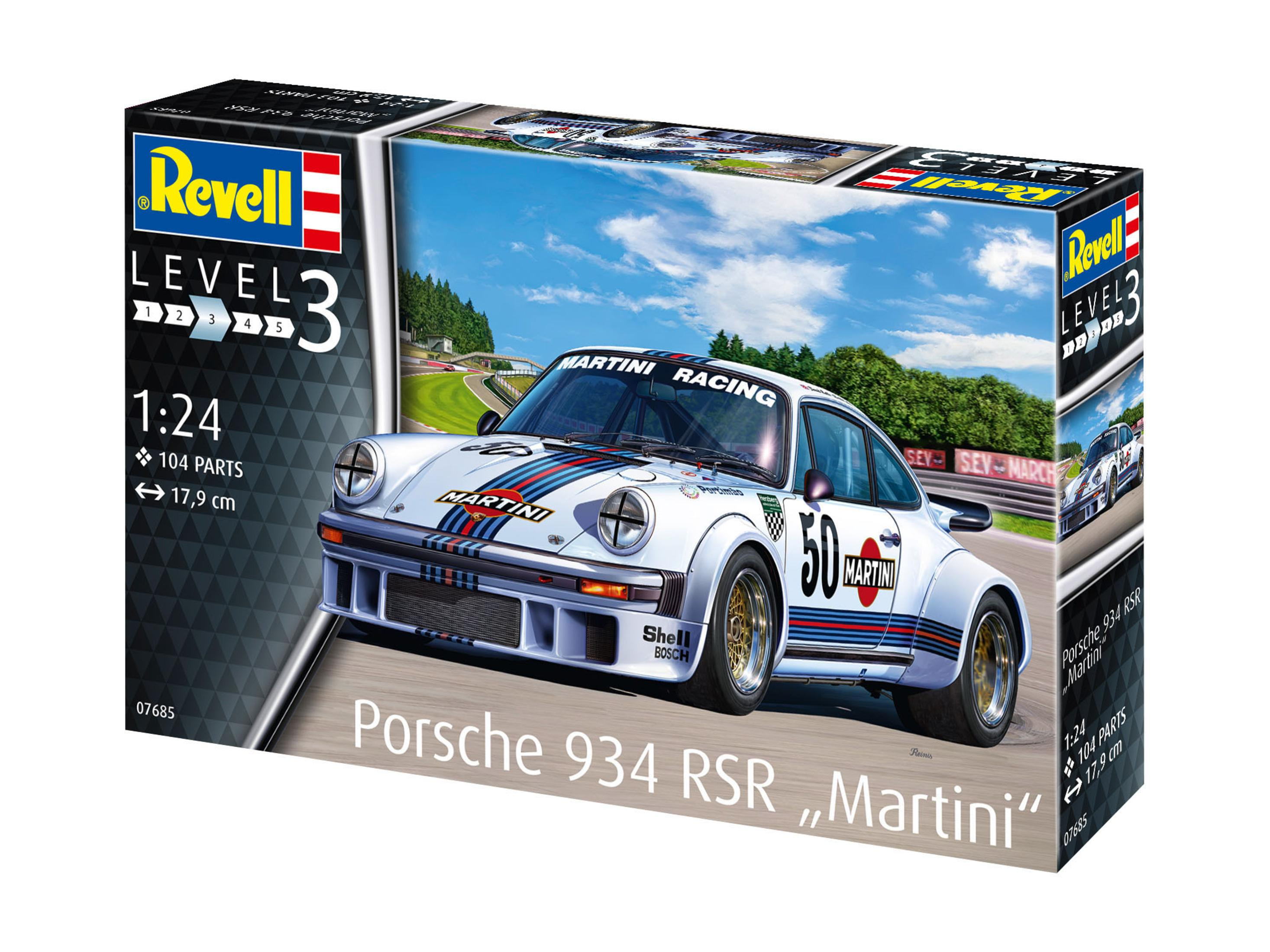 Modelkitbox van een Porsche 934 RSR Martini raceauto. Witte achtergrond.