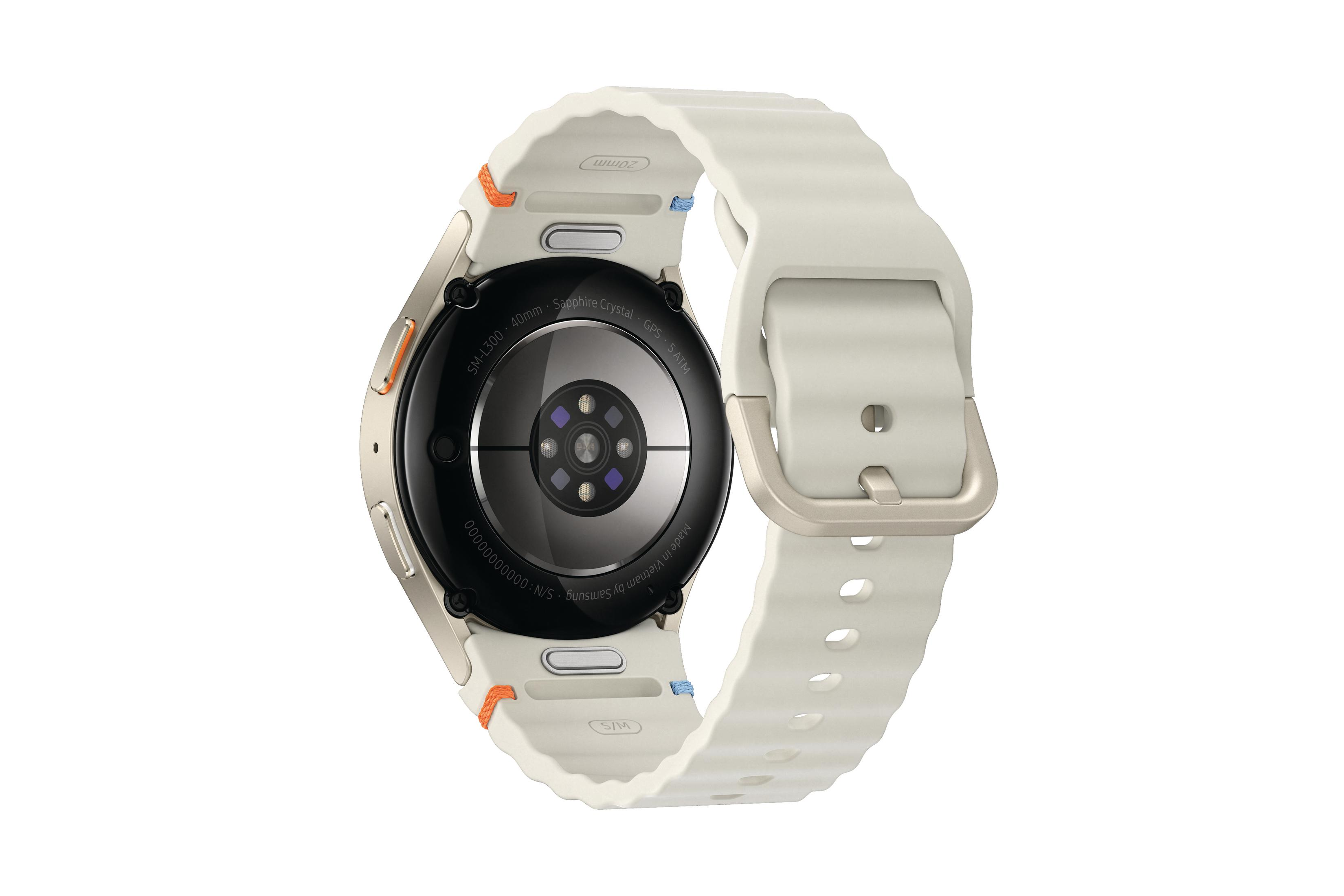 Dos d'une montre connectée blanche avec bracelet crème, montrant les capteurs et les détails.
