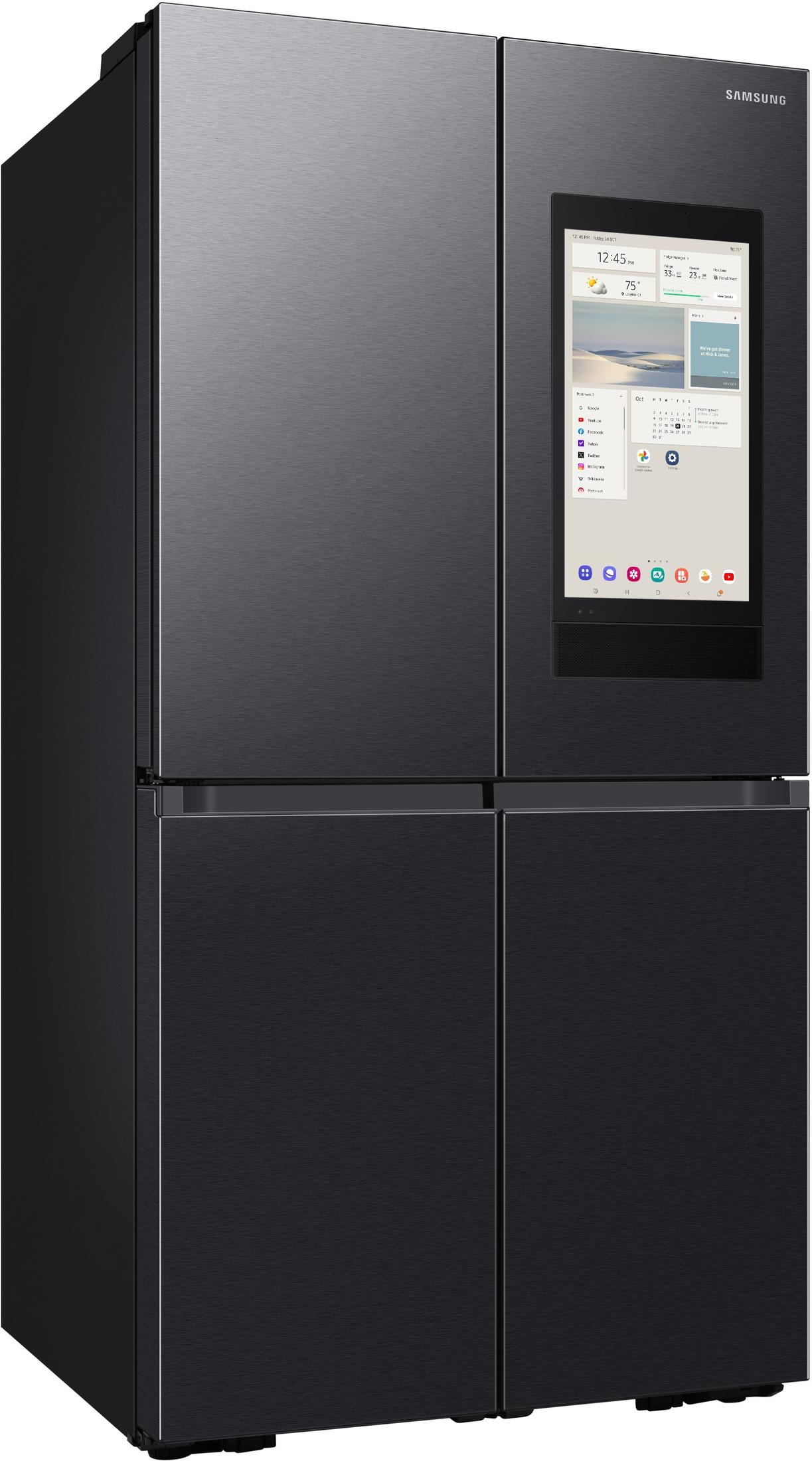 Un frigorifero Samsung nero a quattro porte. Ha uno schermo sulla porta in alto a destra.