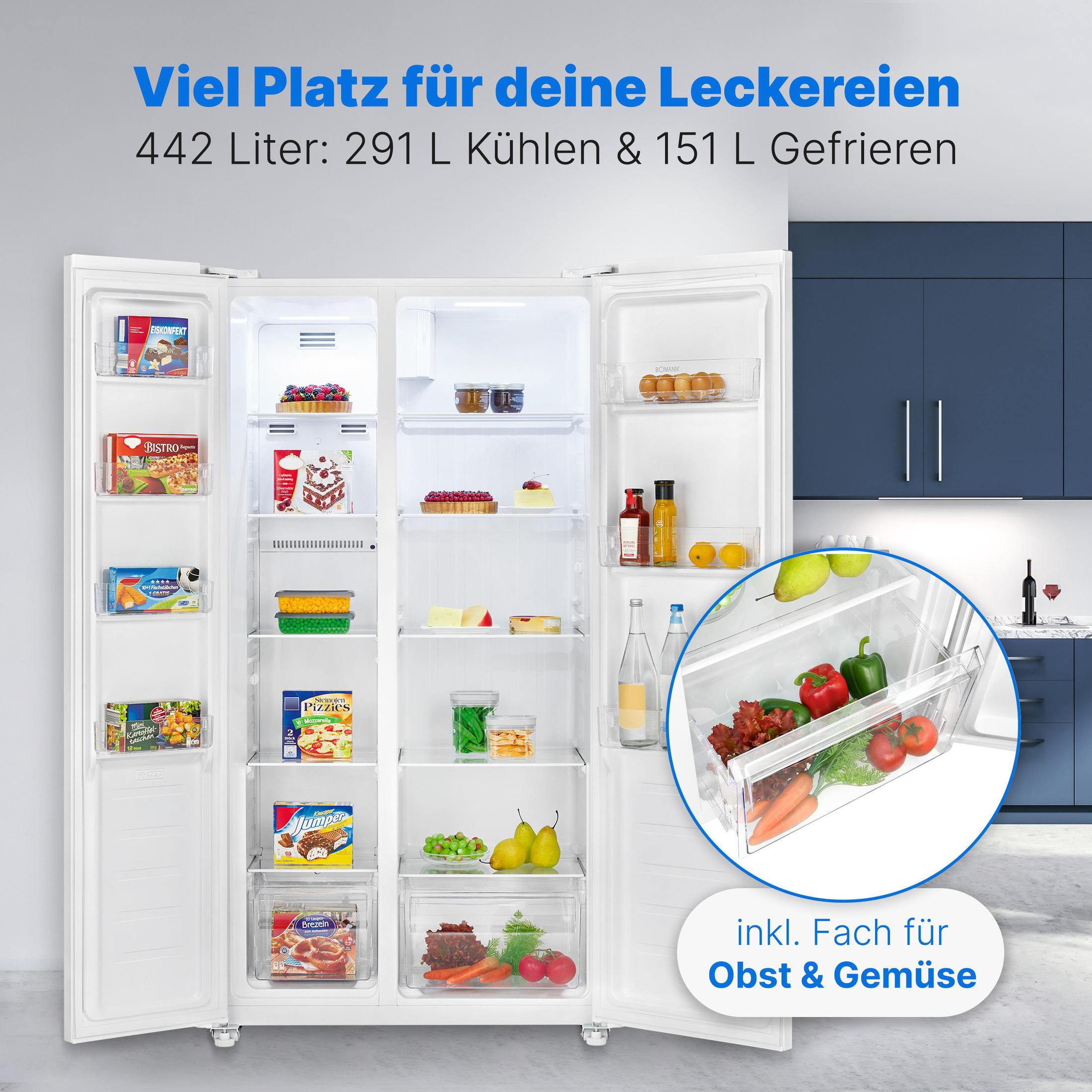 Offener Kühlschrank mit Lebensmitteln. Gemüse in einer Schublade.