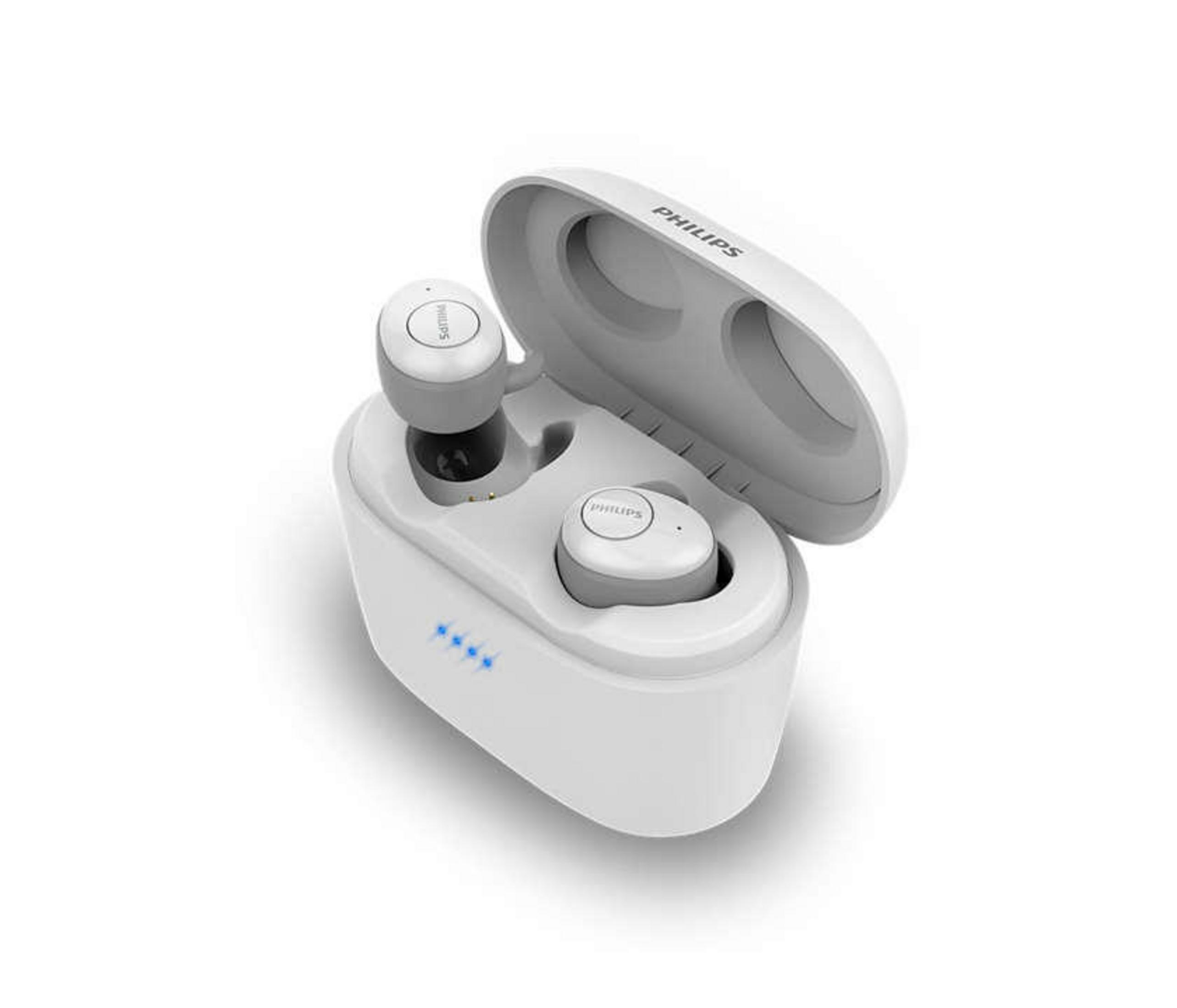 Dwa białe bezprzewodowe słuchawki douszne w białym etui ładującym, ze wskaźnikiem niebieskiego światła.