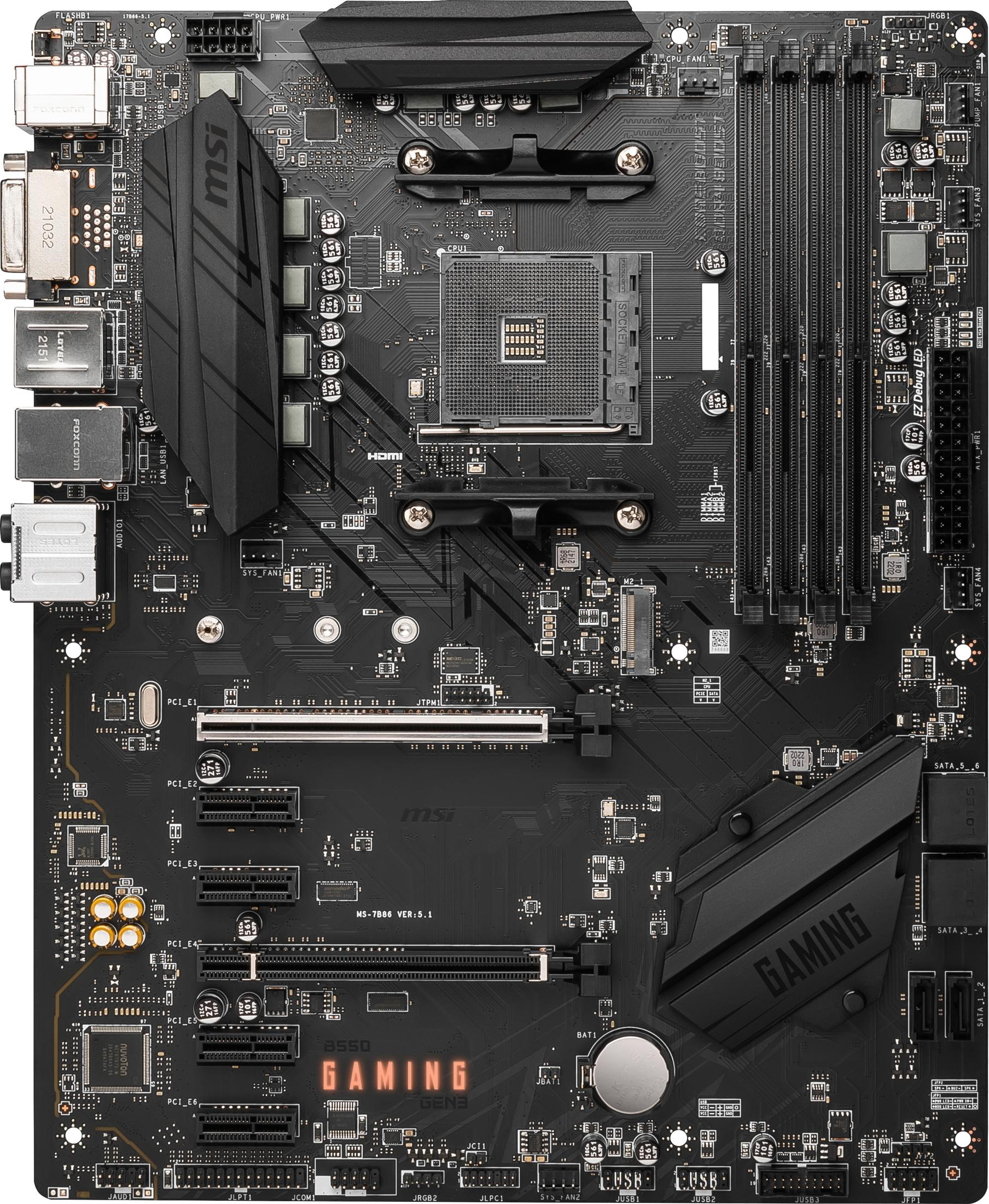 Schwarzes Computer-Motherboard mit verschiedenen Komponenten, isoliert auf Weiß.