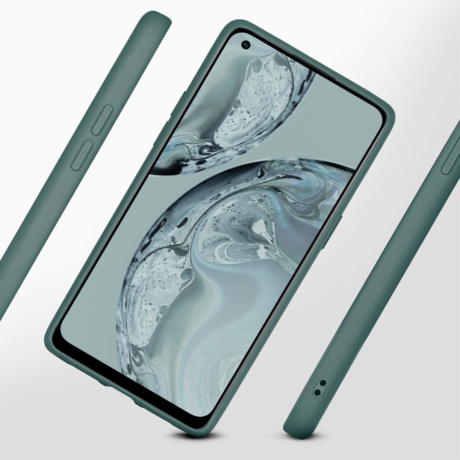 Eine türkisfarbene Handyhülle mit einem Telefon darin, mit anderen Hüllen drumherum, auf hellem Hintergrund.