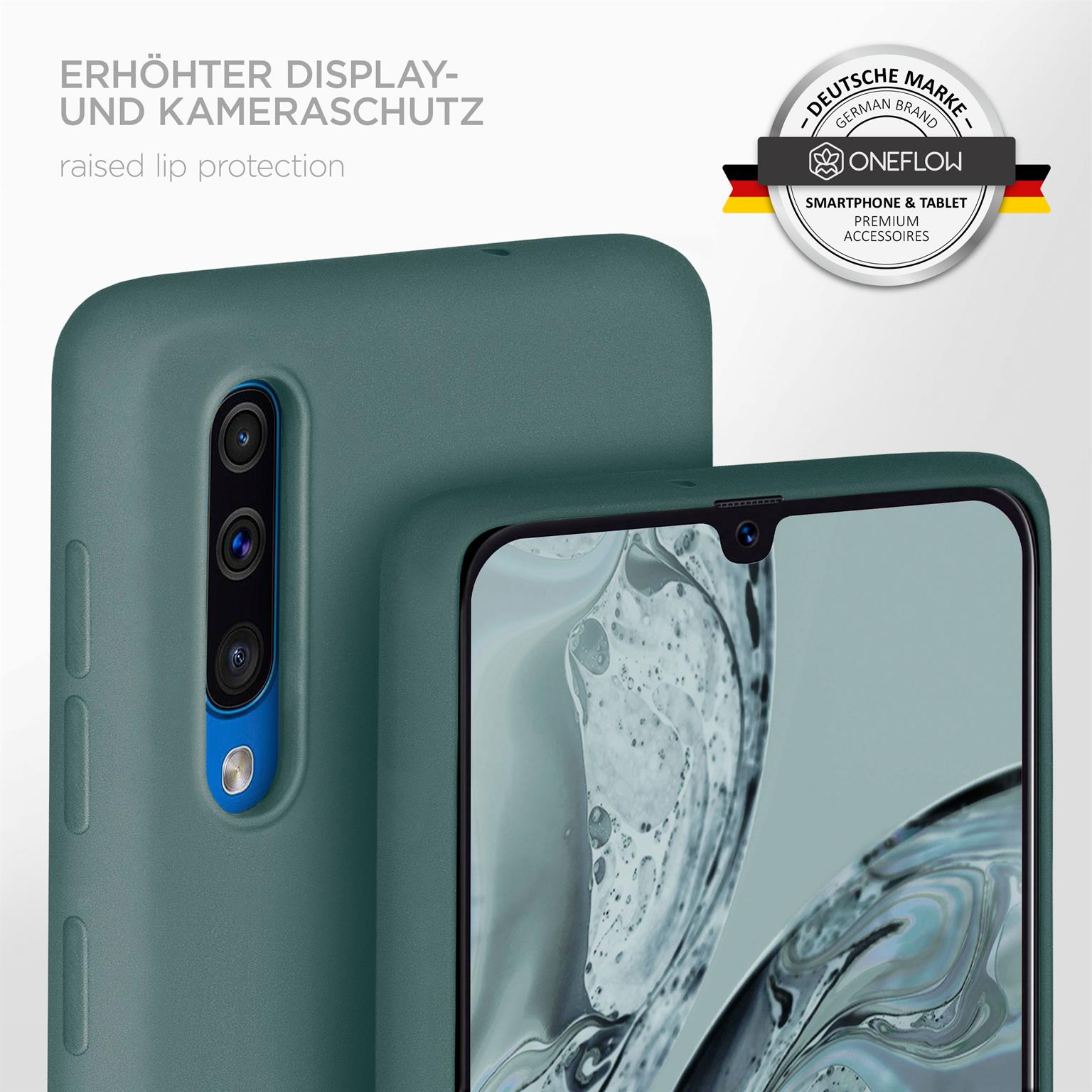 Grüne Handyhülle mit Doppelkamera, Schutzdesign, Markenetikett, weißer Hintergrund.