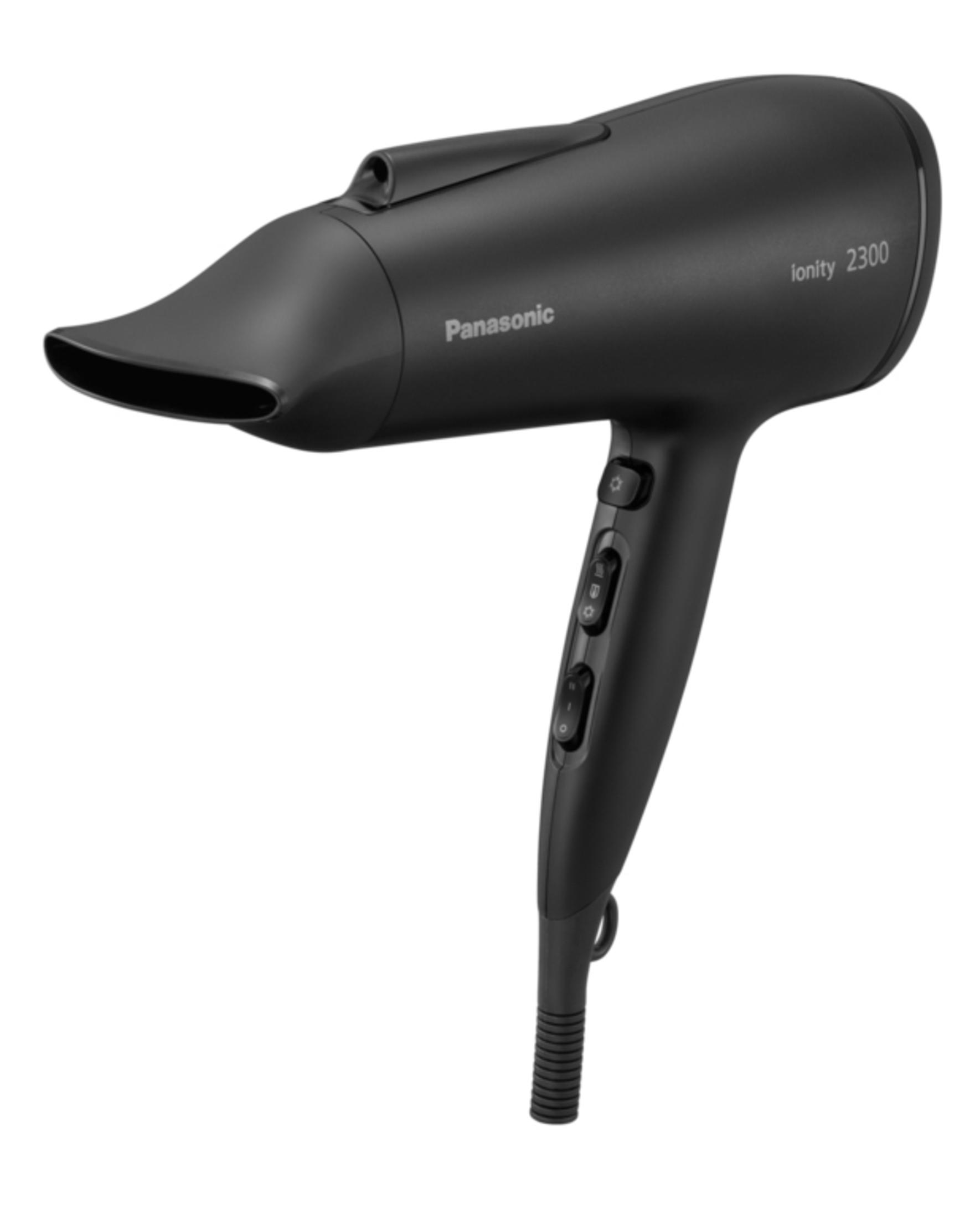 Czarna suszarka do włosów Panasonic, model ionity 2300, na białym tle.