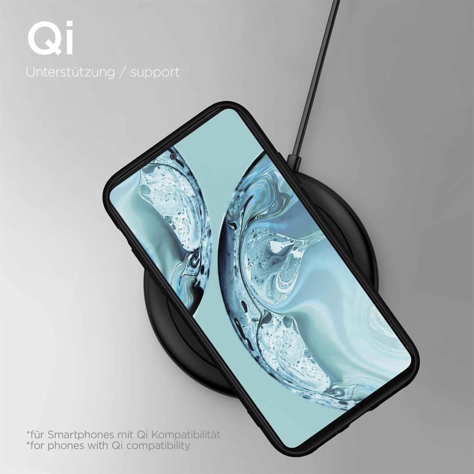 Schwarzes Telefon auf einem kabellosen Ladegerät. Text: Qi-Unterstützung. Schwarzes Ladegerät, hellgrauer Hintergrund.