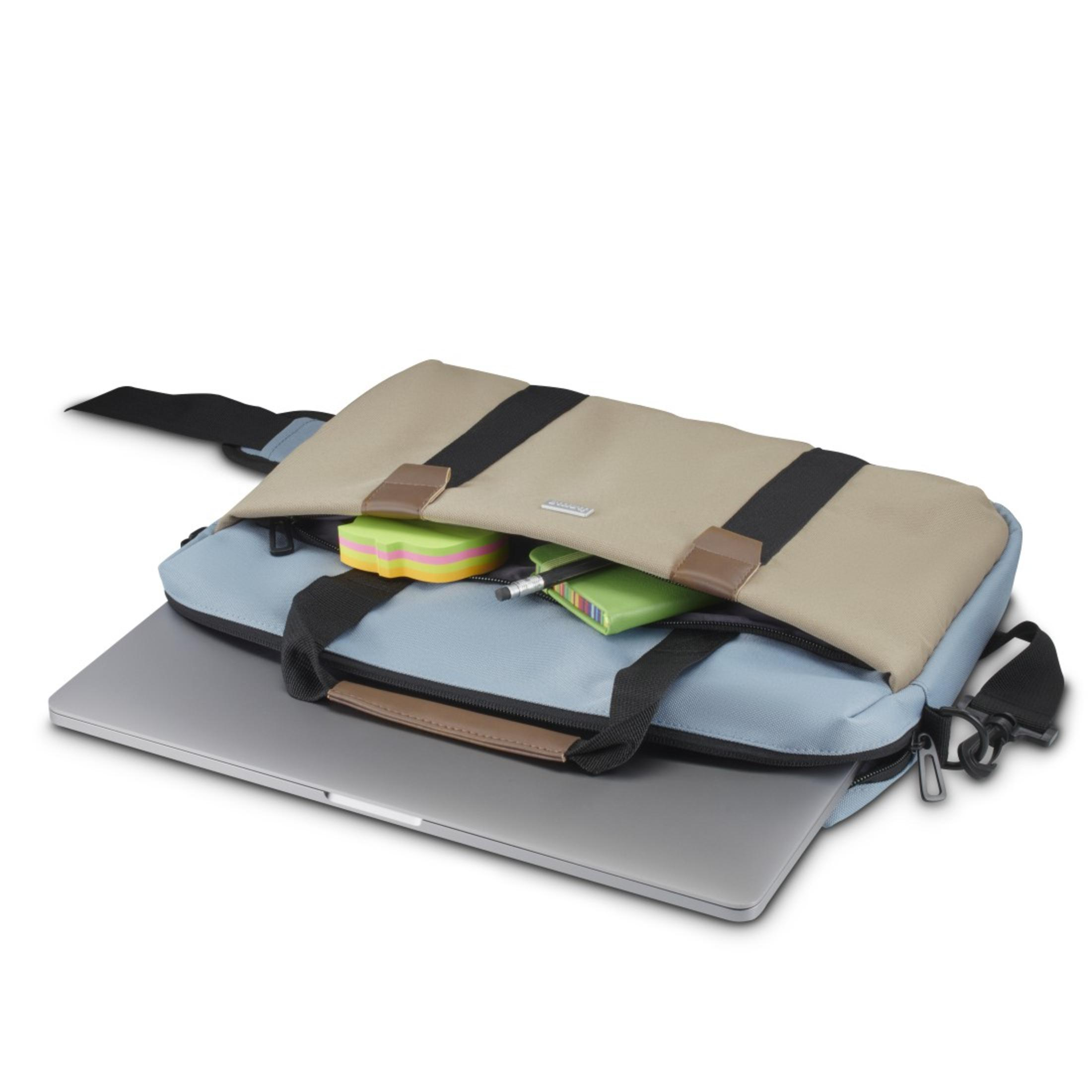 Laptop otwarty w niebiesko-beżowej torbie z piórnikiem i karteczkami samoprzylepnymi w środku.