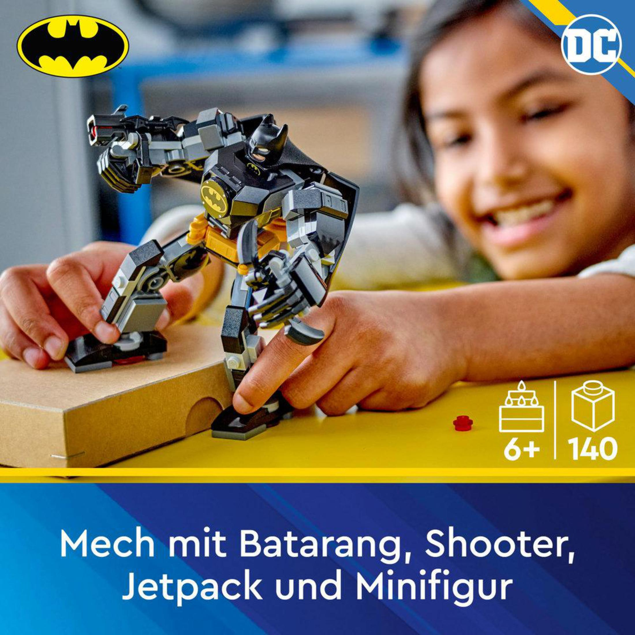 Dziecko z zestawem Lego Batman. Zestaw zawiera mecha, Batarang i minifigurkę.
