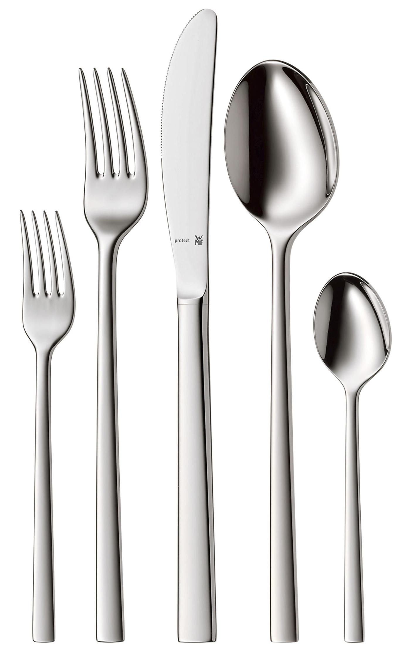 Silbernes Besteckset, enthält Gabel, Messer und Löffel, auf weißer Oberfläche angeordnet.