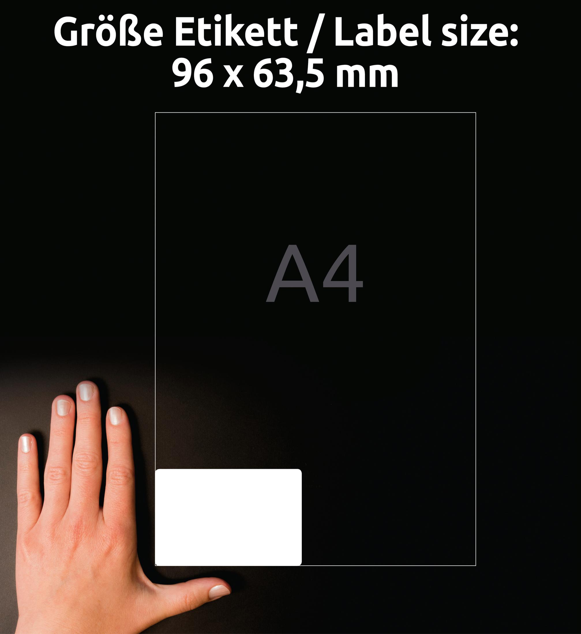 A4-Papierformat, schwarzer Hintergrund, Hand und ein Etikett.