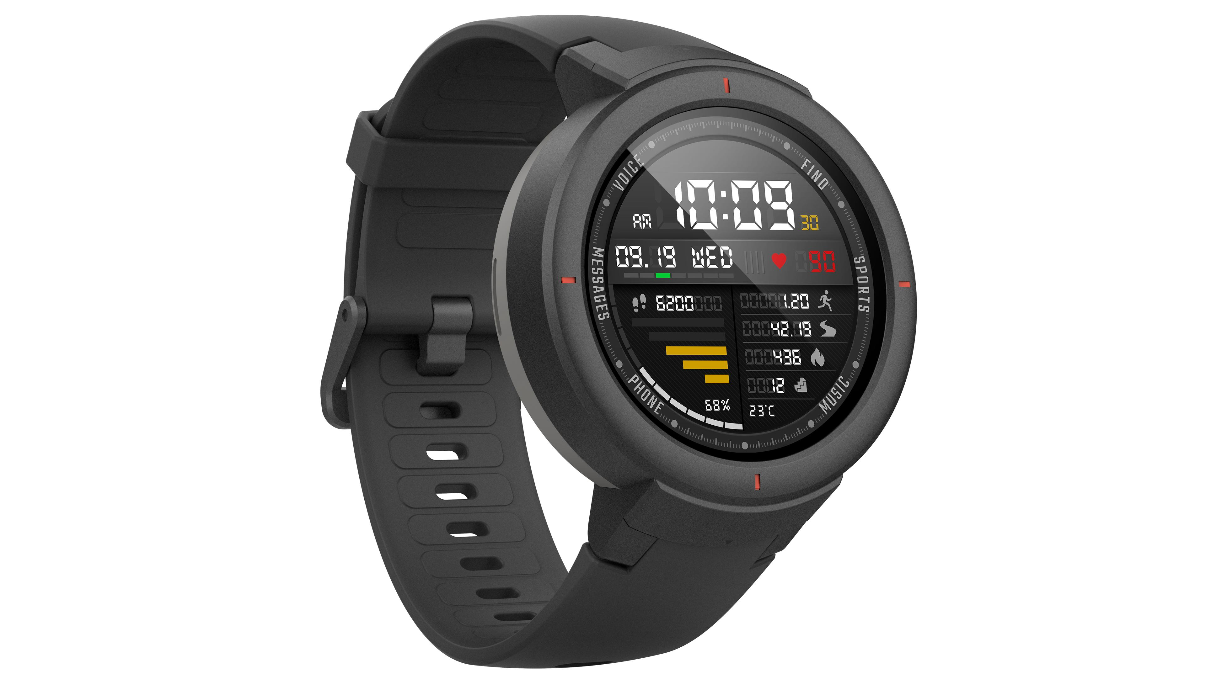 Smartwatch negra con pantalla digital que muestra la hora y datos.