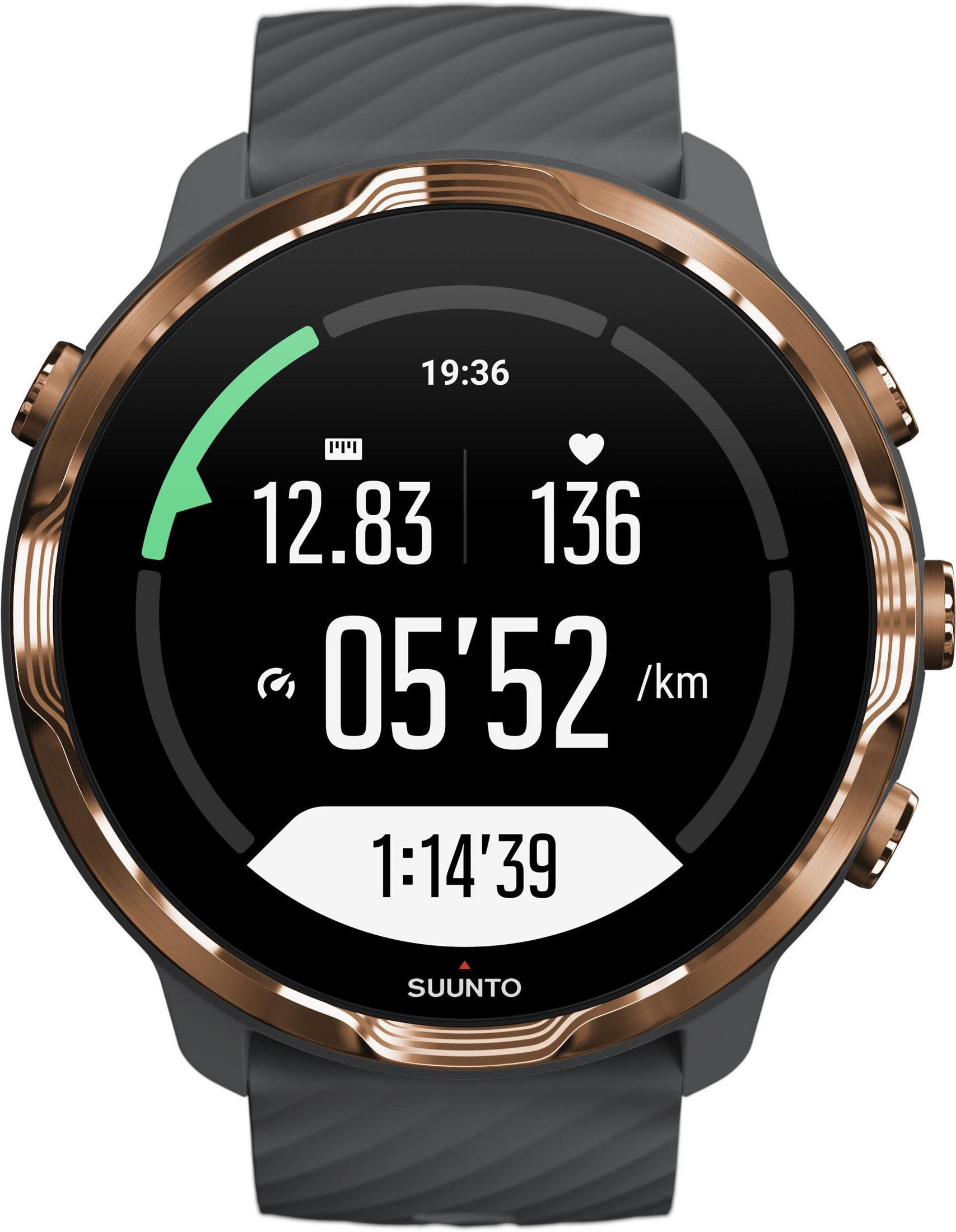 Nahaufnahme einer Suunto Smartwatch, die Zeit, Tempo, Herzfrequenz und Distanz anzeigt.