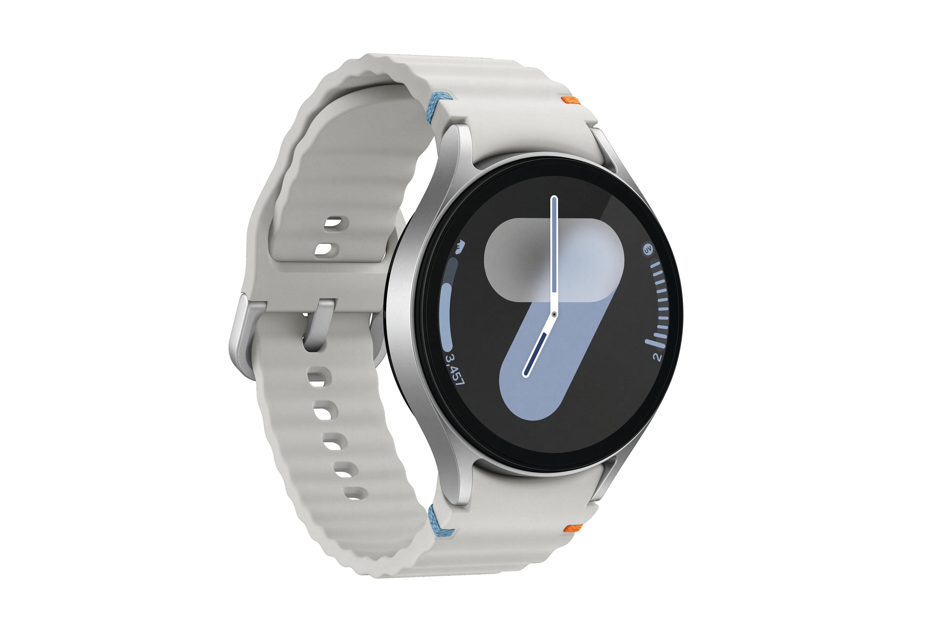 Smartwatch met een witte band en een witte achtergrond.