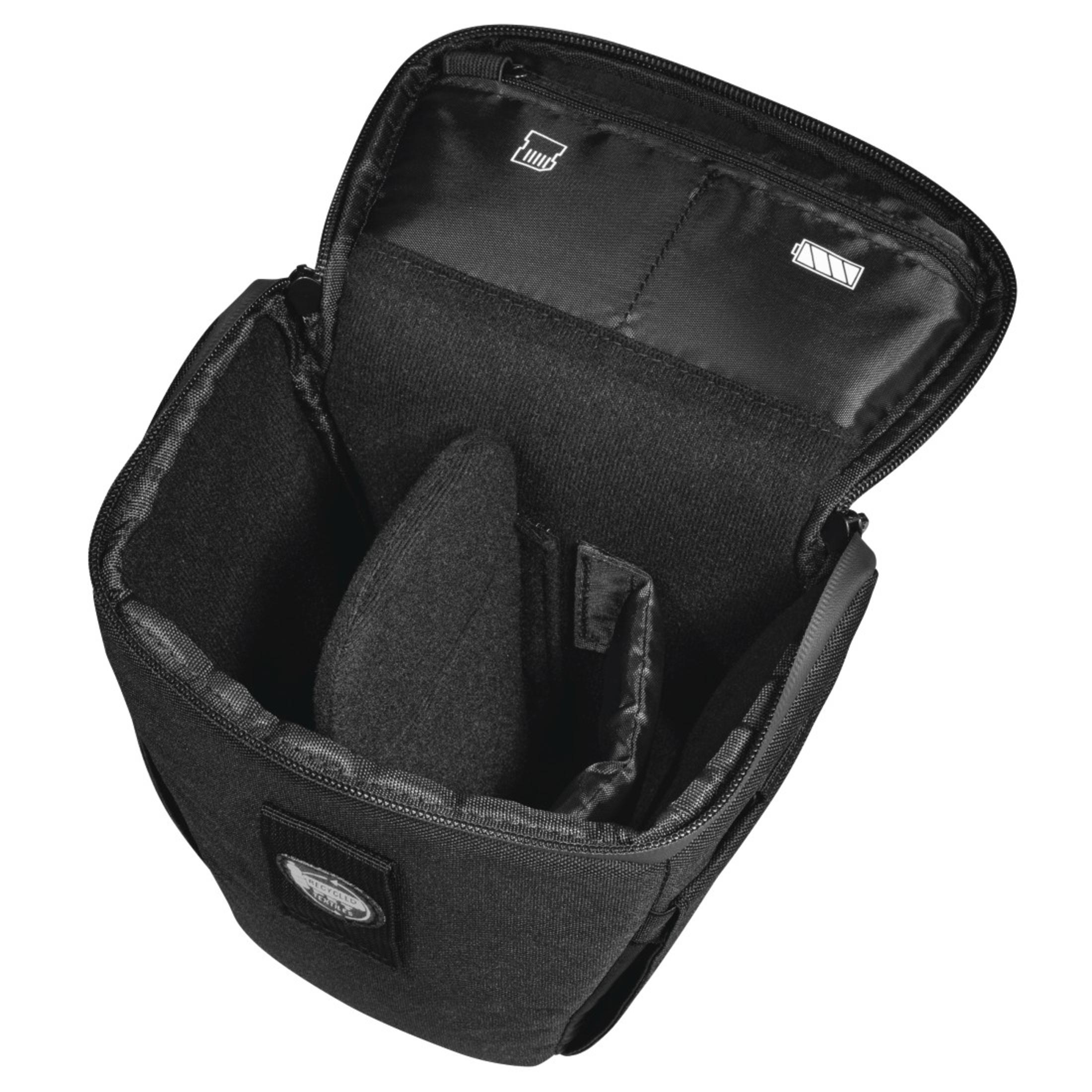 Eine schwarze Kameratasche. Sie ist geöffnet und zeigt das Innere. Die Tasche hat Taschen und einen Teiler.