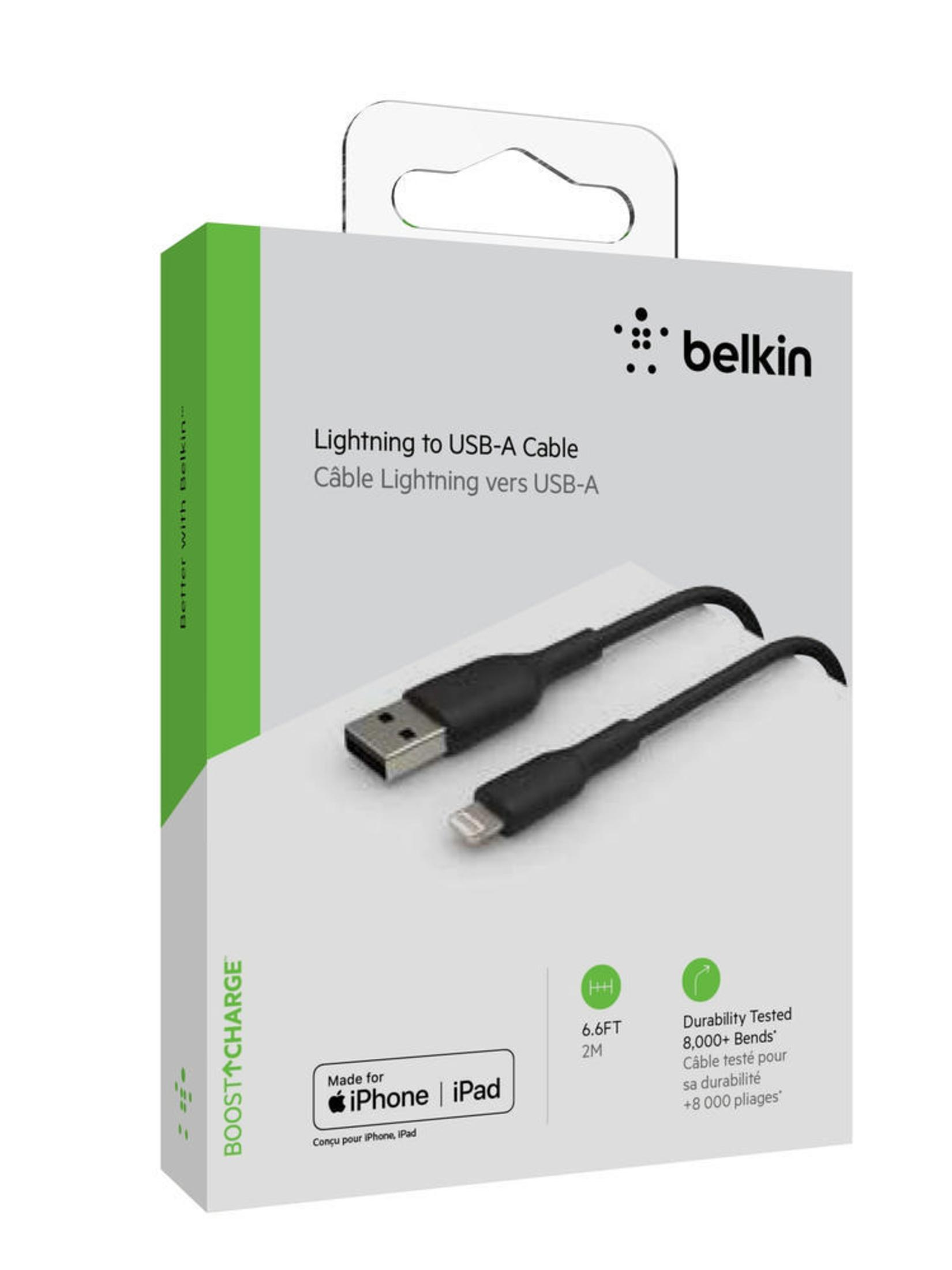 Schachtel mit Lightning-zu-USB-A-Kabel. Schwarzes Kabel, weiße Schachtel mit grünem Streifen und Belkin-Logo.
