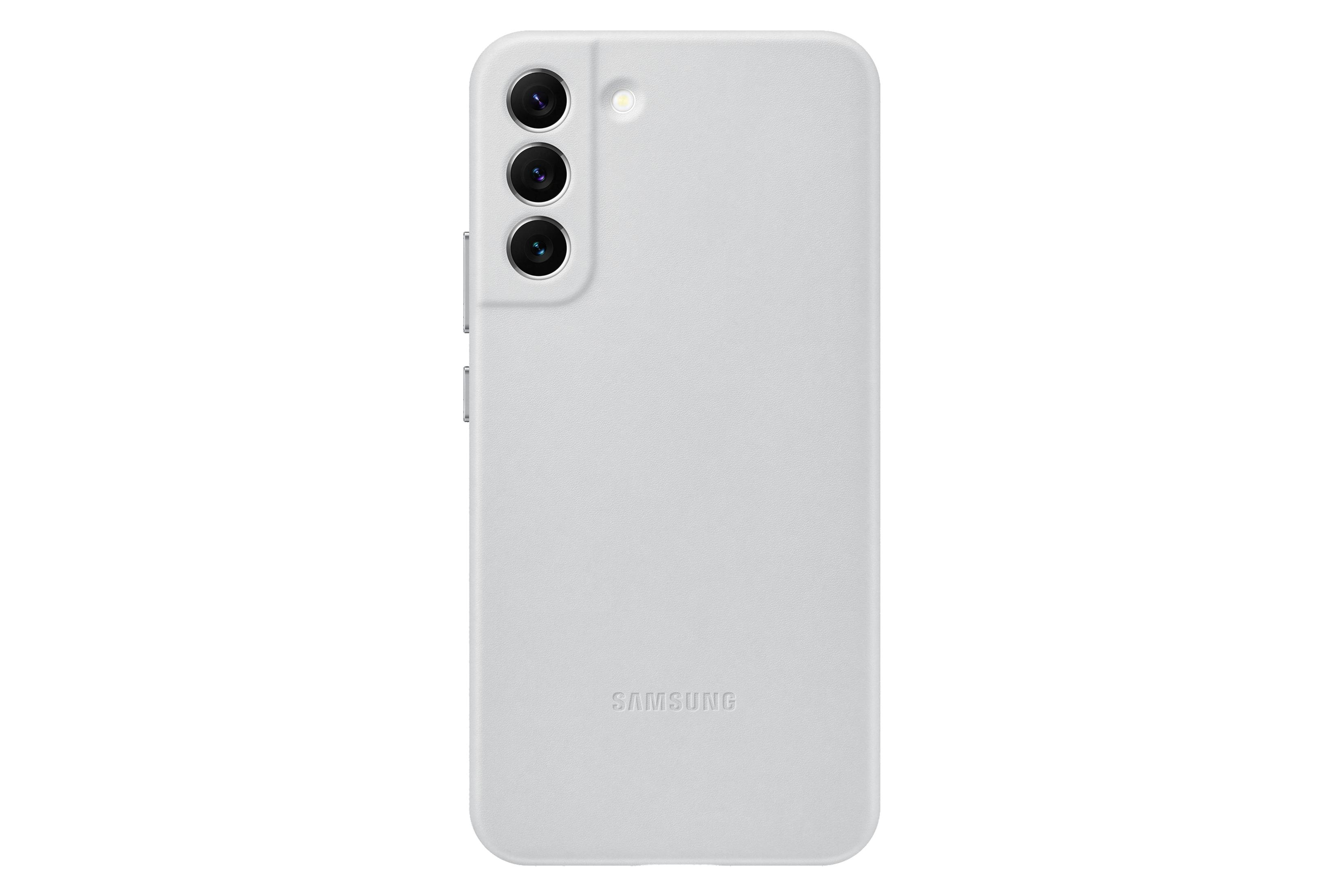 Un teléfono blanco con tres cámaras. Logotipo de Samsung en la parte inferior.