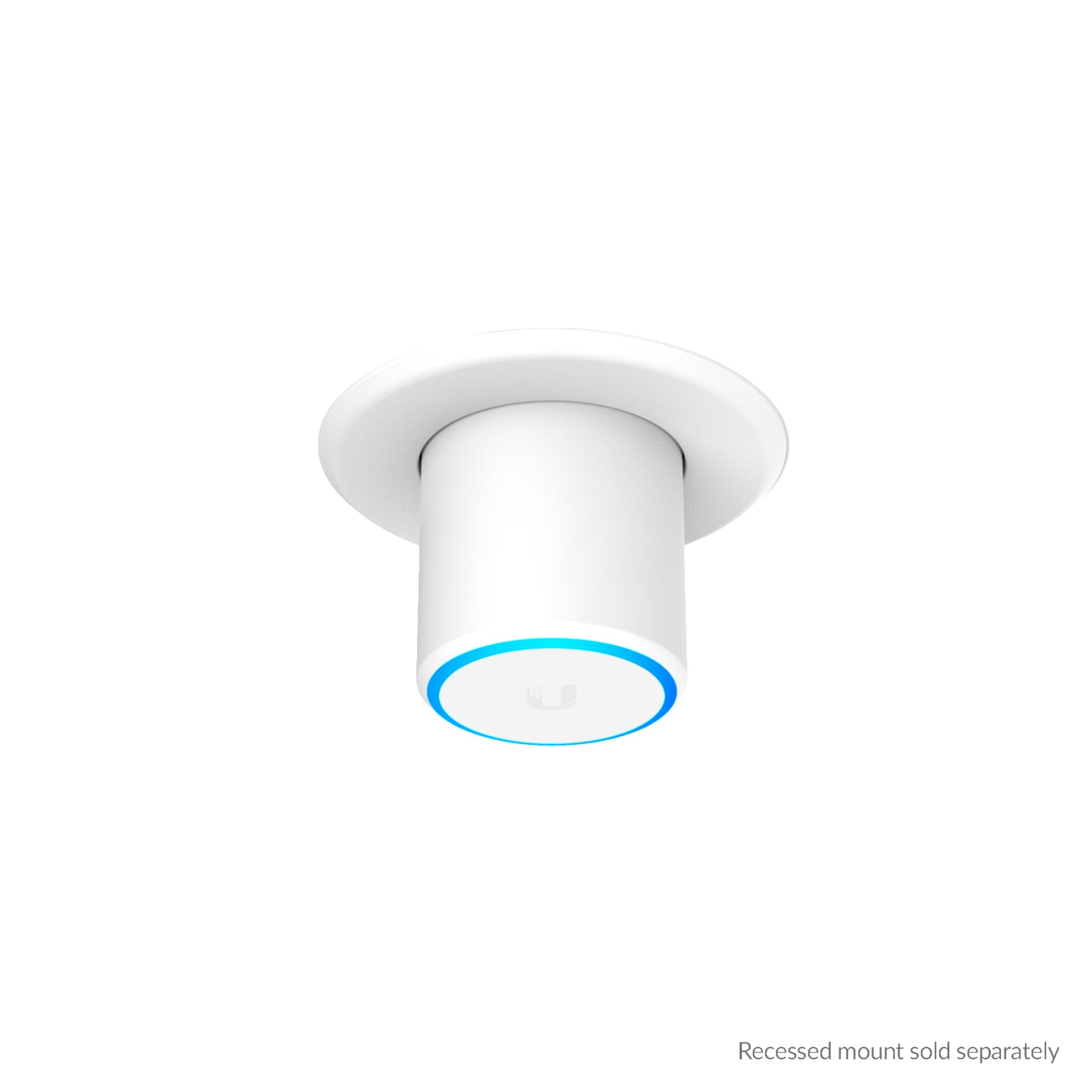 Białe urządzenie montowane na suficie z niebieskim pierścieniem świetlnym. Białe tło.