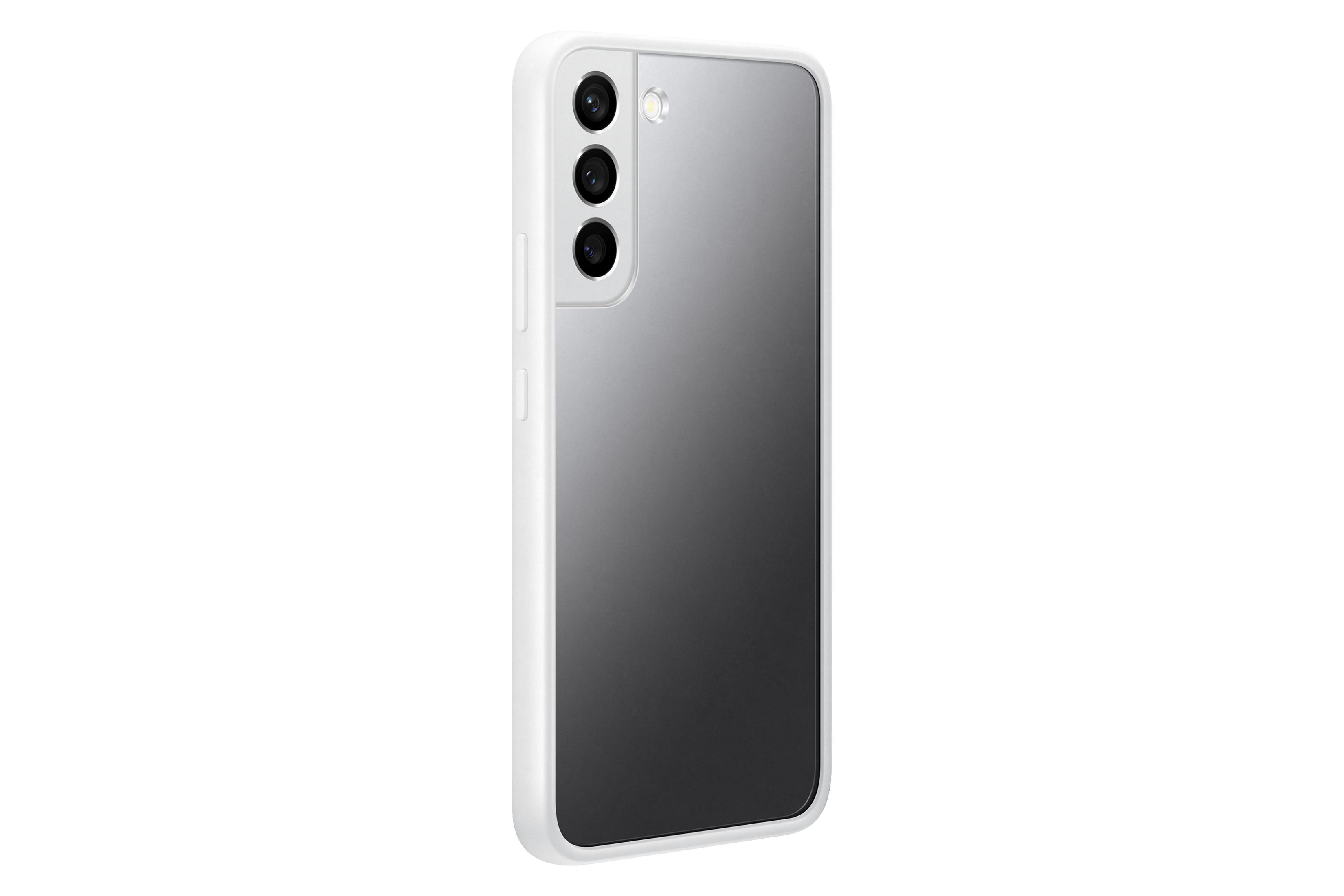 Witte telefoon met spiegelachtige achterkant, drie camera's. Witte achtergrond.