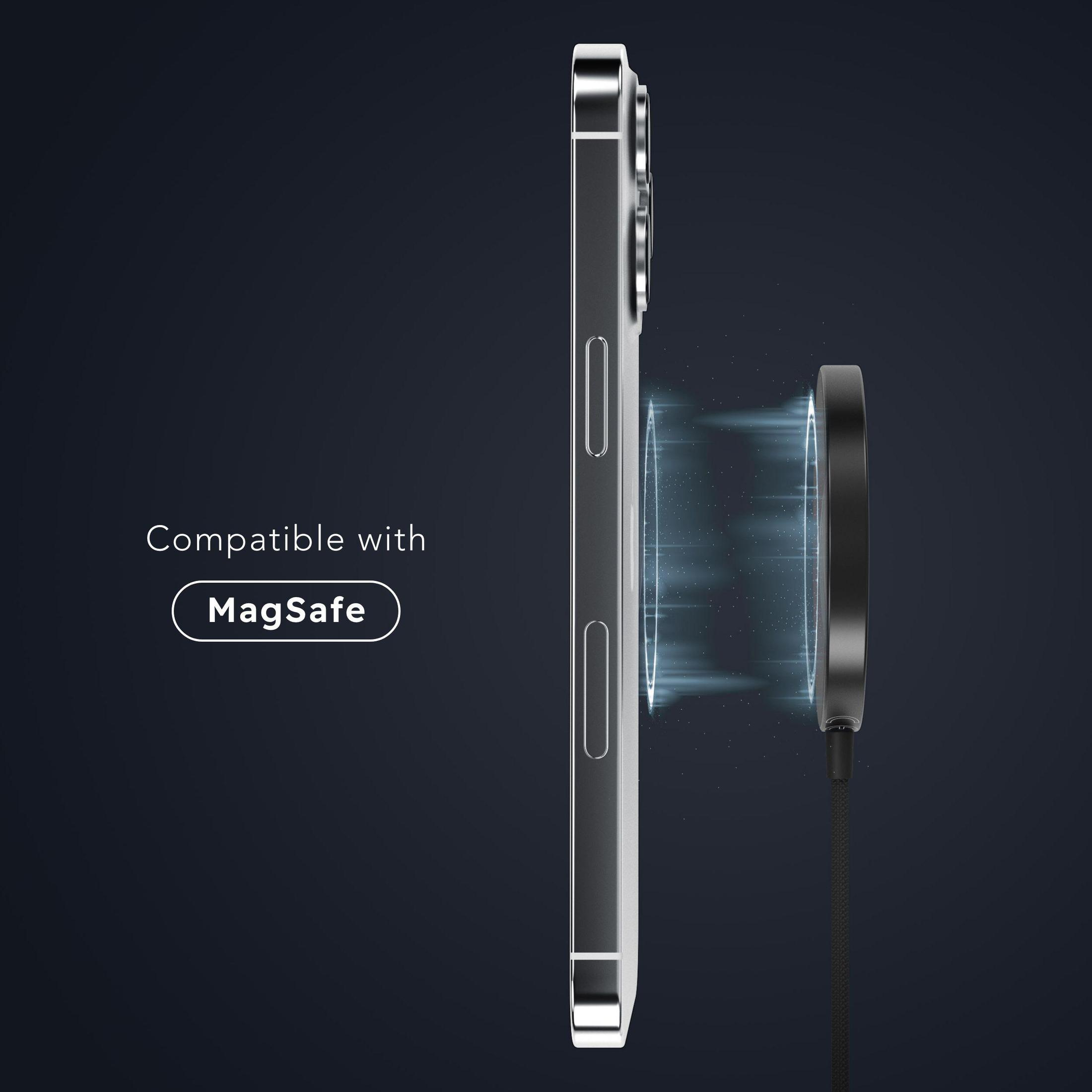 Schwarzes kabelloses Ladegerät mit Kabel neben silbernem Smartphone auf dunkelblauem Hintergrund.