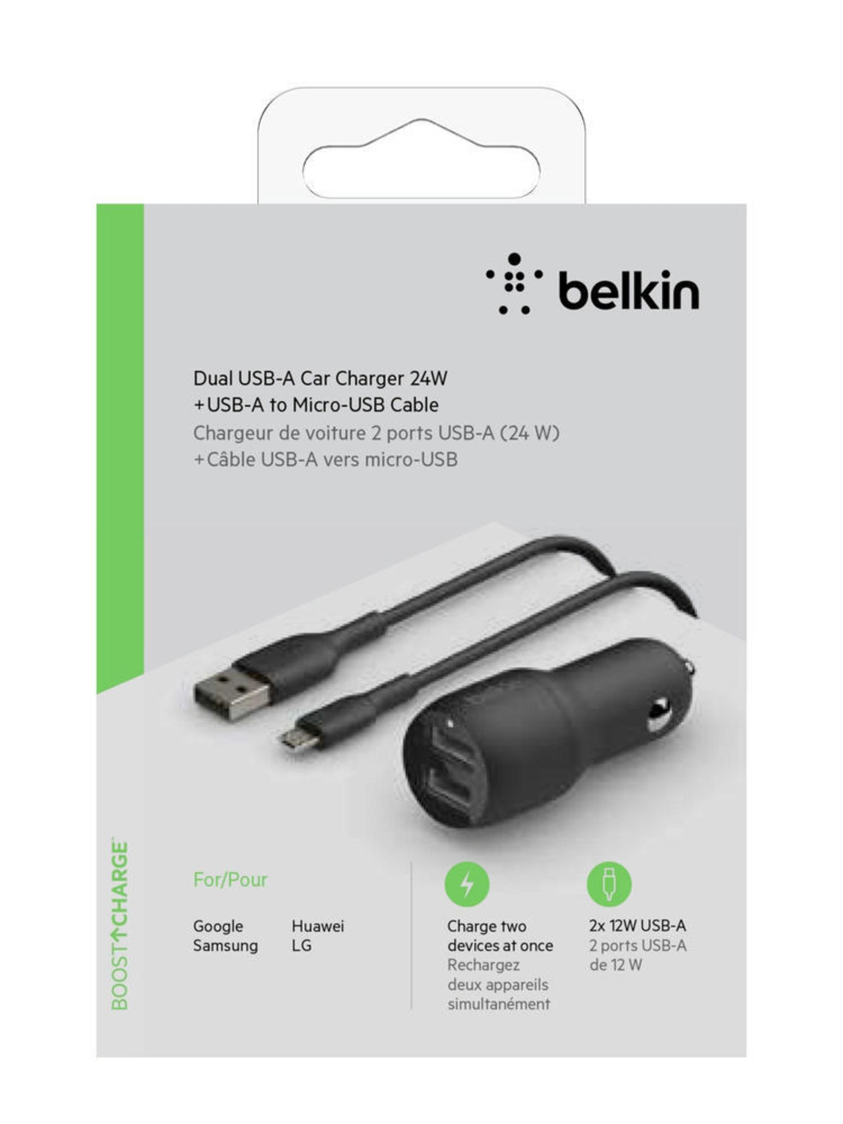 Cargador de coche Belkin. Cargador negro con cable USB-A a Micro-USB, fondo blanco.