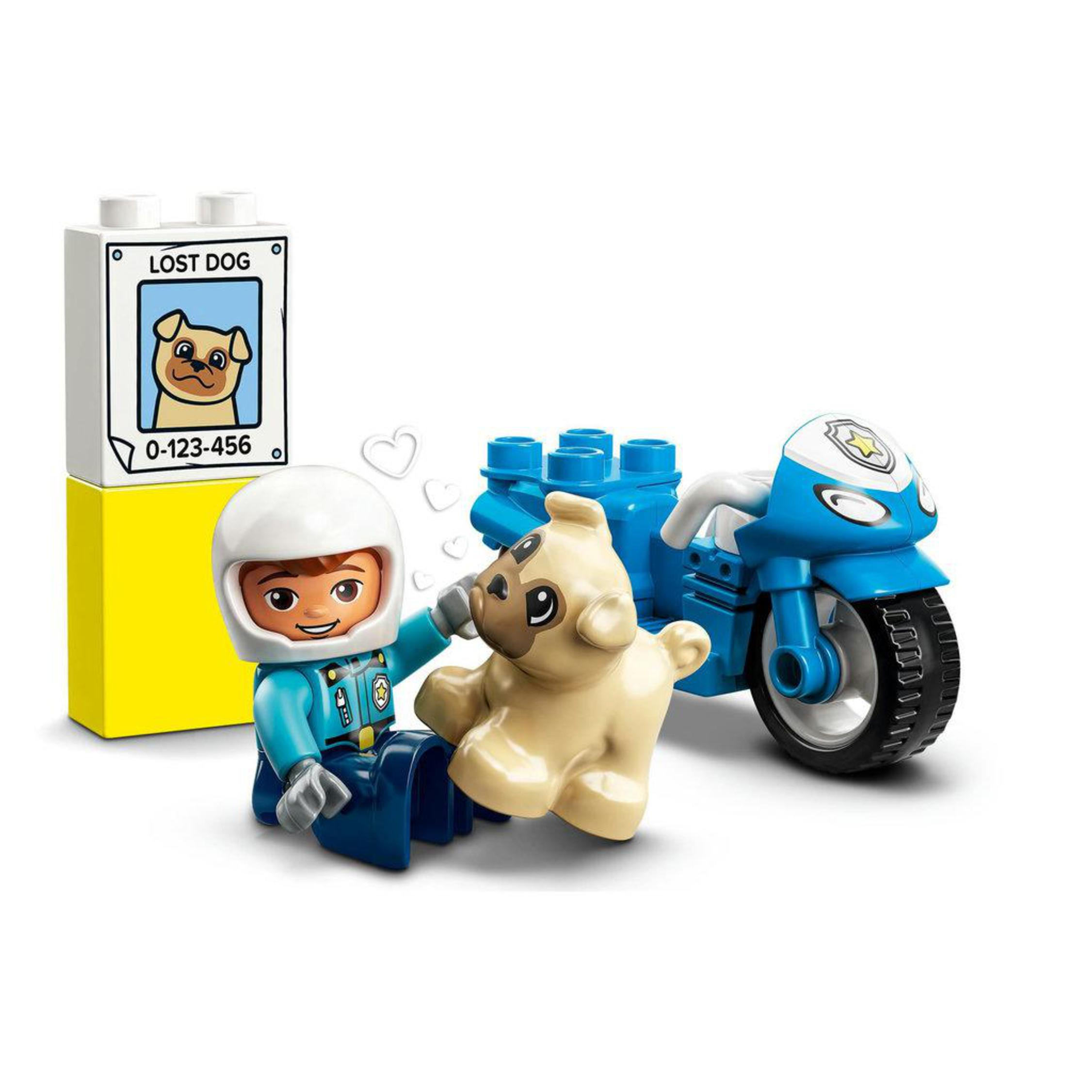 Een Lego-set van een politieagent, een hond en een motor. Een bord zegt "Verloren hond".