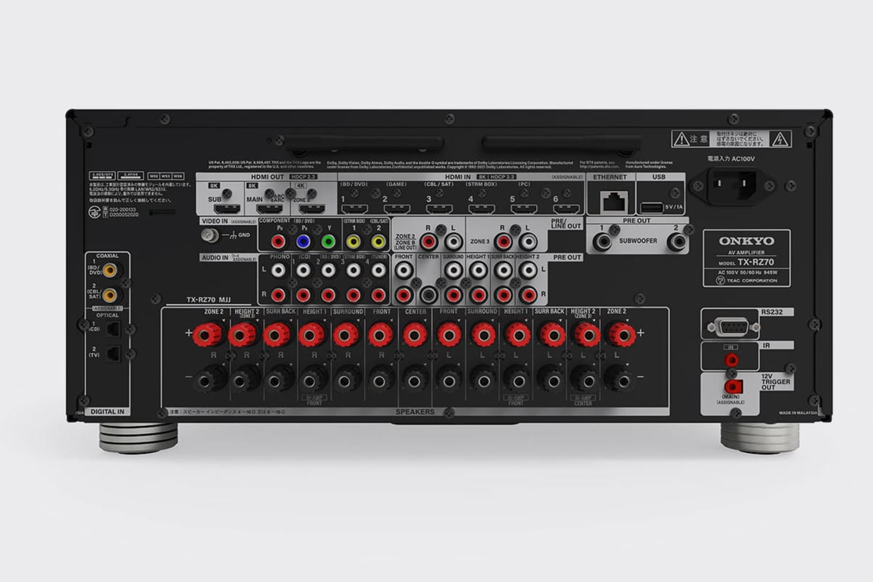 Die Rückseite eines schwarzen Audio-Receivers mit mehreren Eingängen und Text. Weißer Hintergrund.
