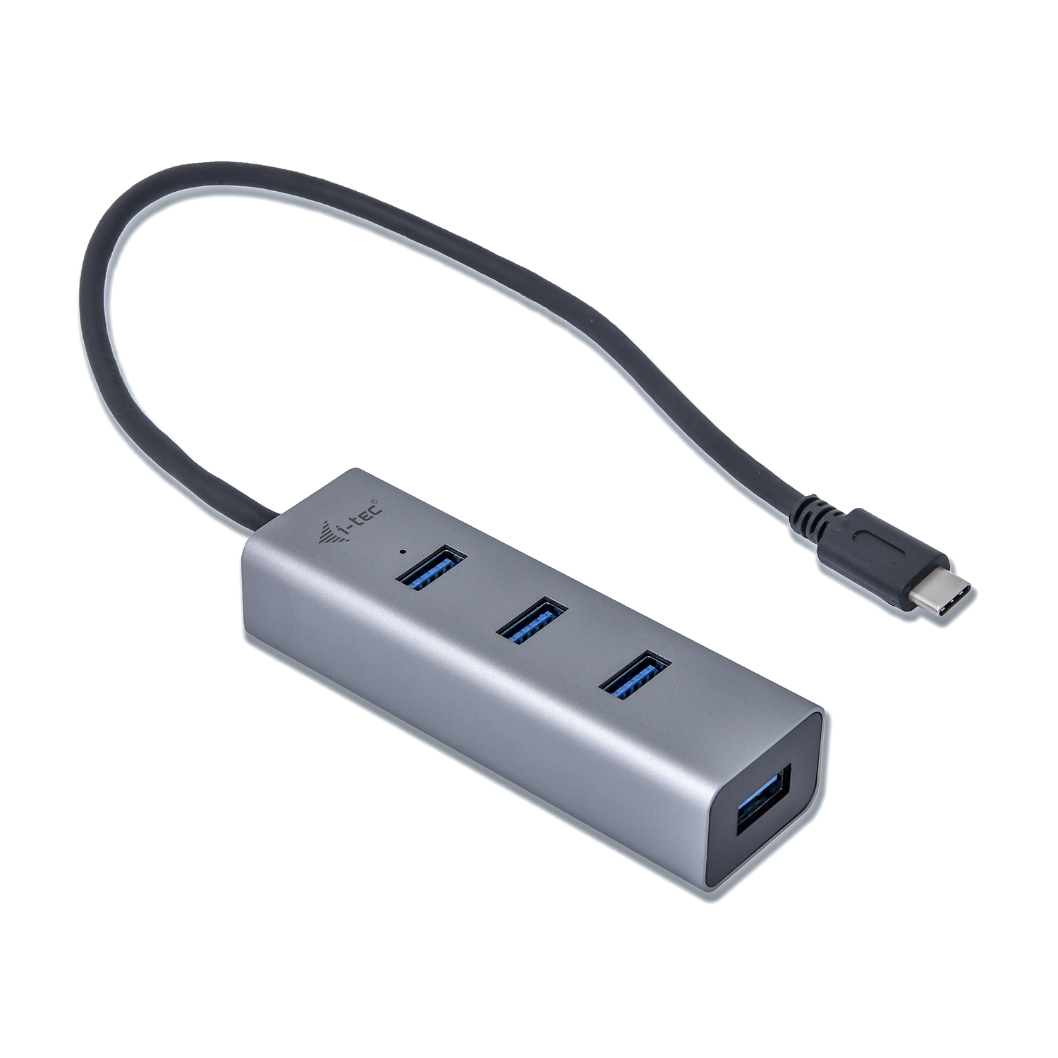 Concentrador USB gris con 3 puertos USB, un cable negro y un conector USB-C. Etiqueta de la marca I-tec visible.