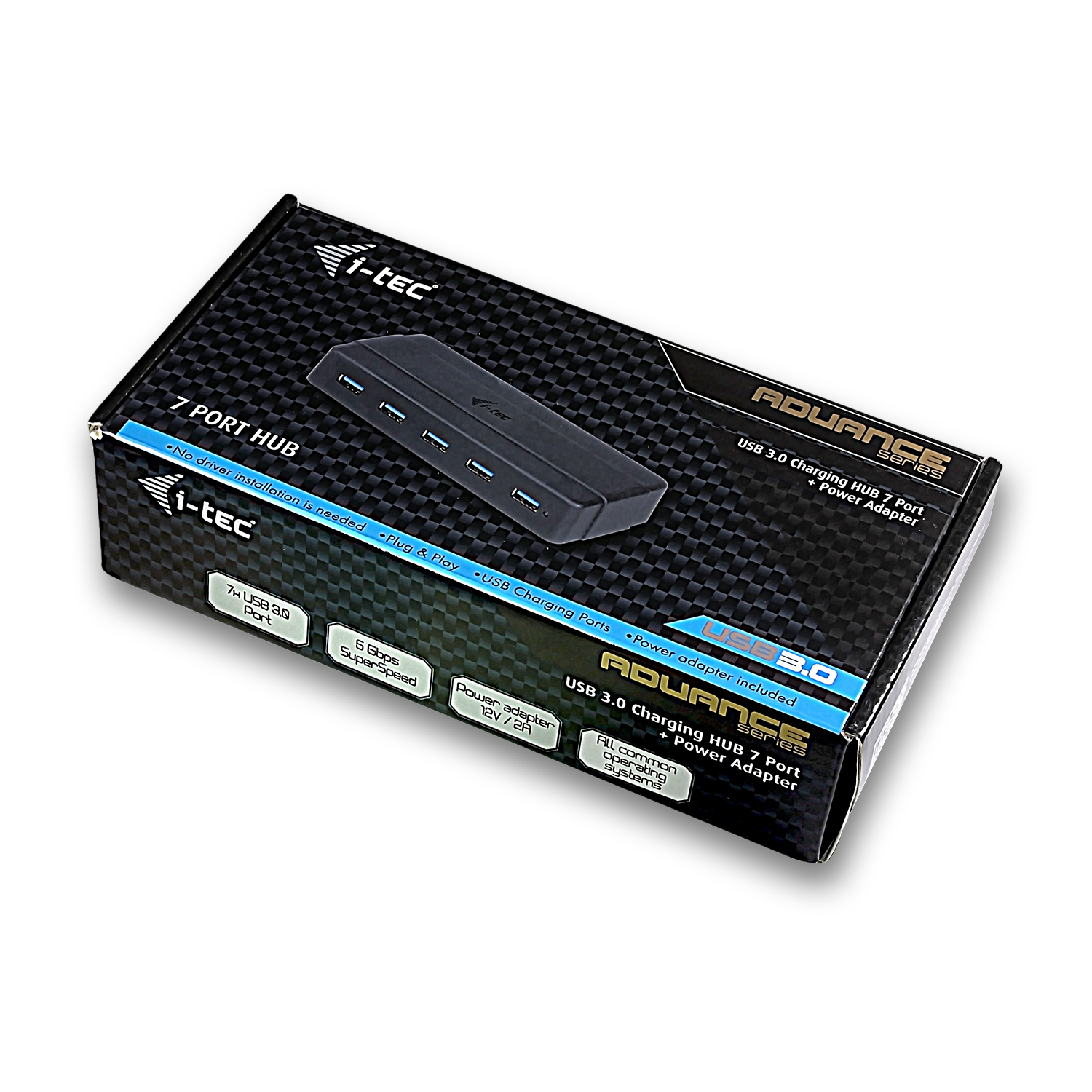 Ein schwarzer USB-Hub in seiner Box. Er hat 7 Anschlüsse und ein Netzteil. Der Markenname ist 'i-tec'.